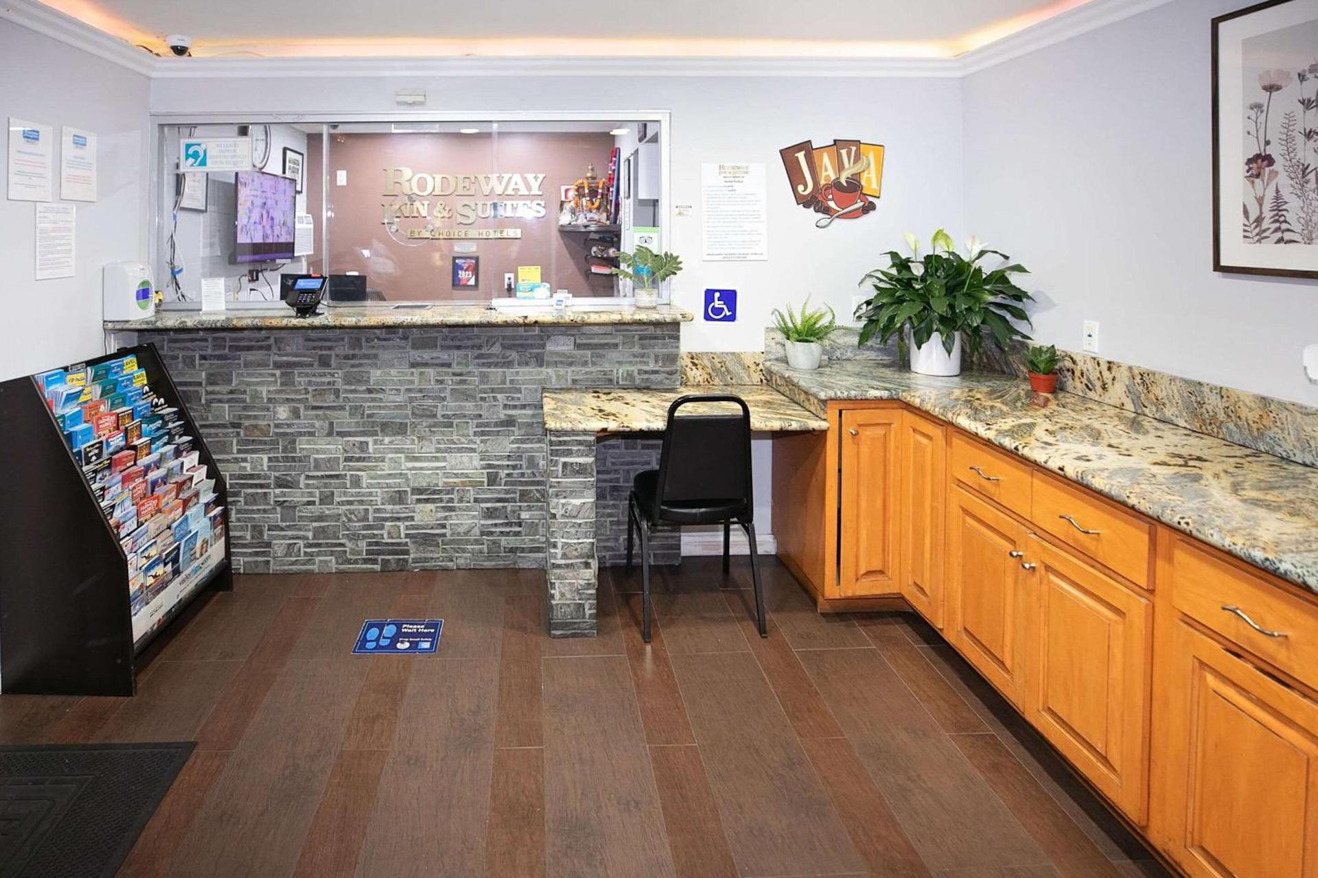 Rodeway Inn & Suites Bellflower photo 7