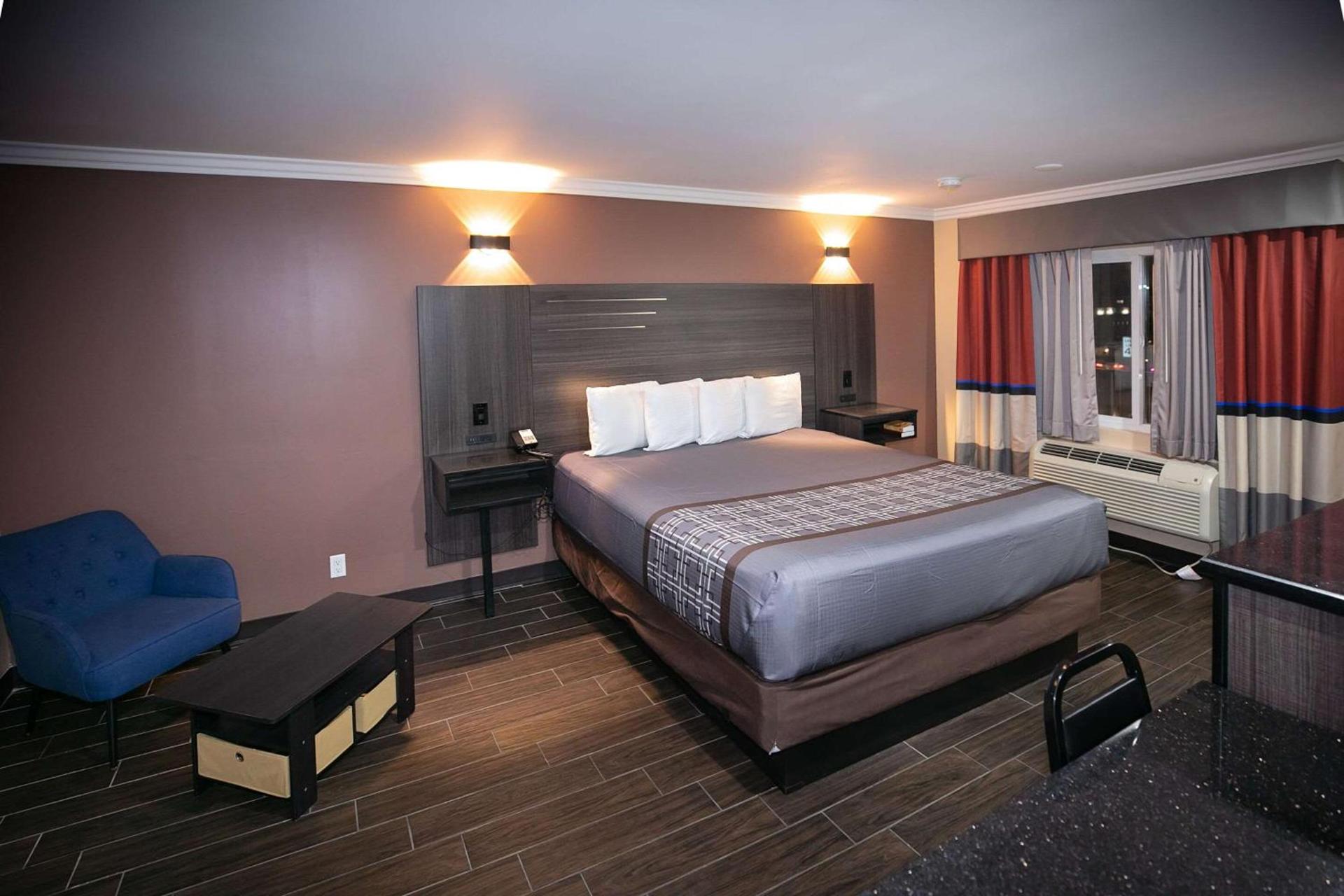 Rodeway Inn & Suites Bellflower photo 12