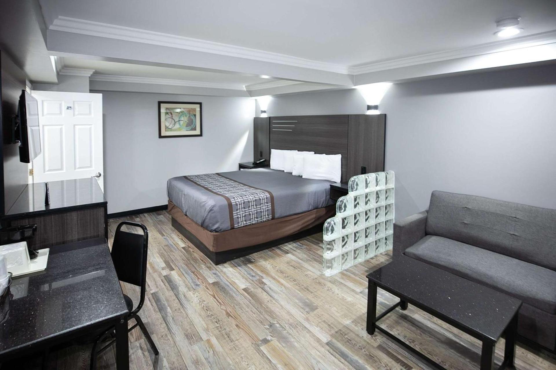 Rodeway Inn & Suites Bellflower photo 24