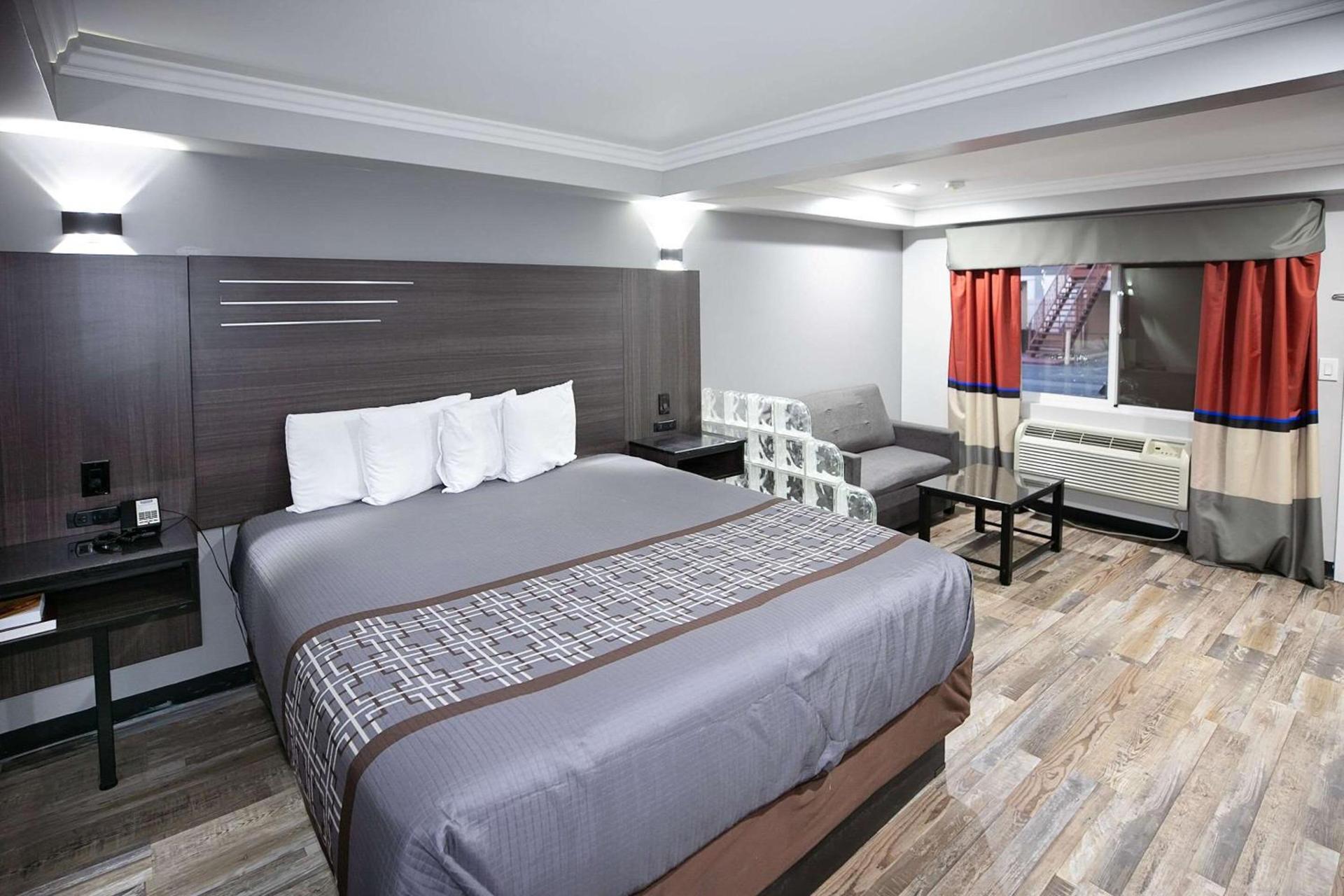 Rodeway Inn & Suites Bellflower photo 25