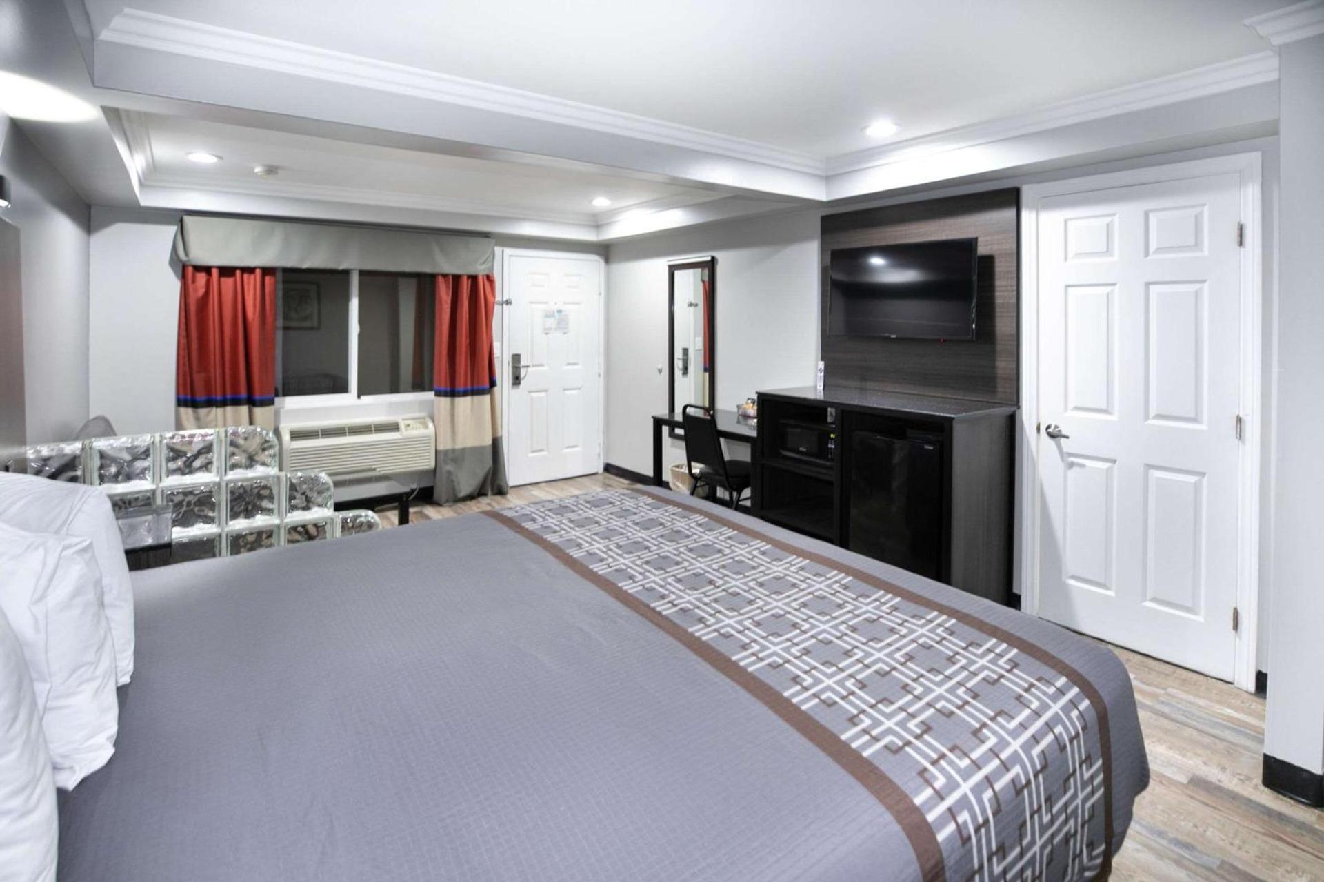 Rodeway Inn & Suites Bellflower photo 27