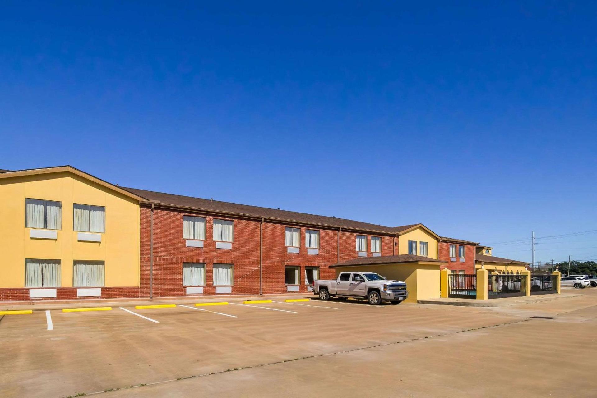 Quality Inn Bay City TX photo 3