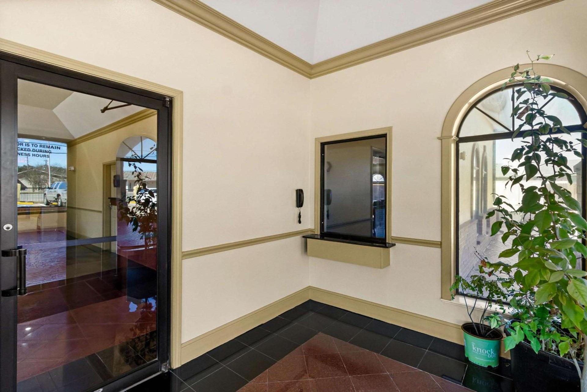 Quality Inn Bay City TX photo 4