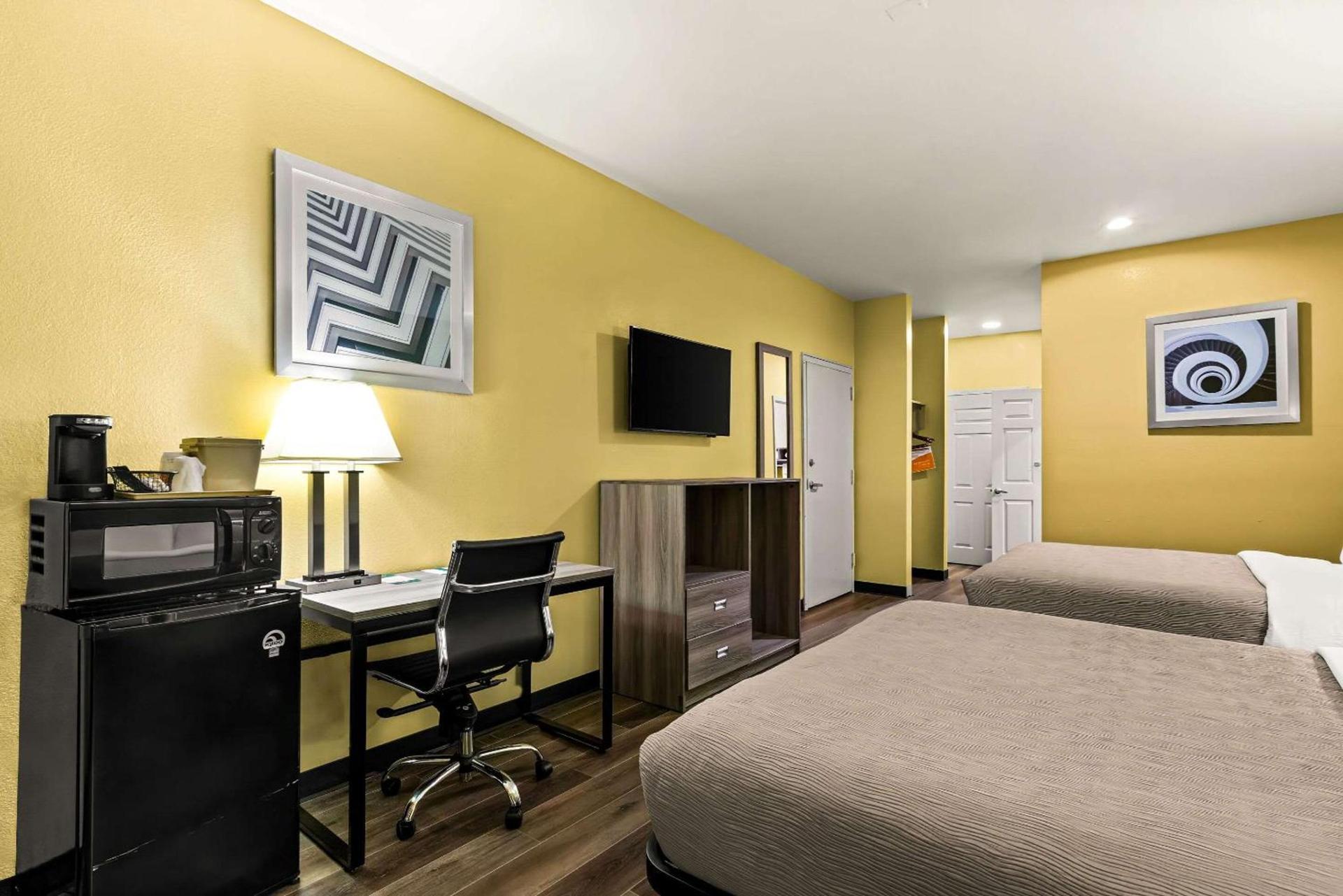 Quality Inn Bay City TX photo 14