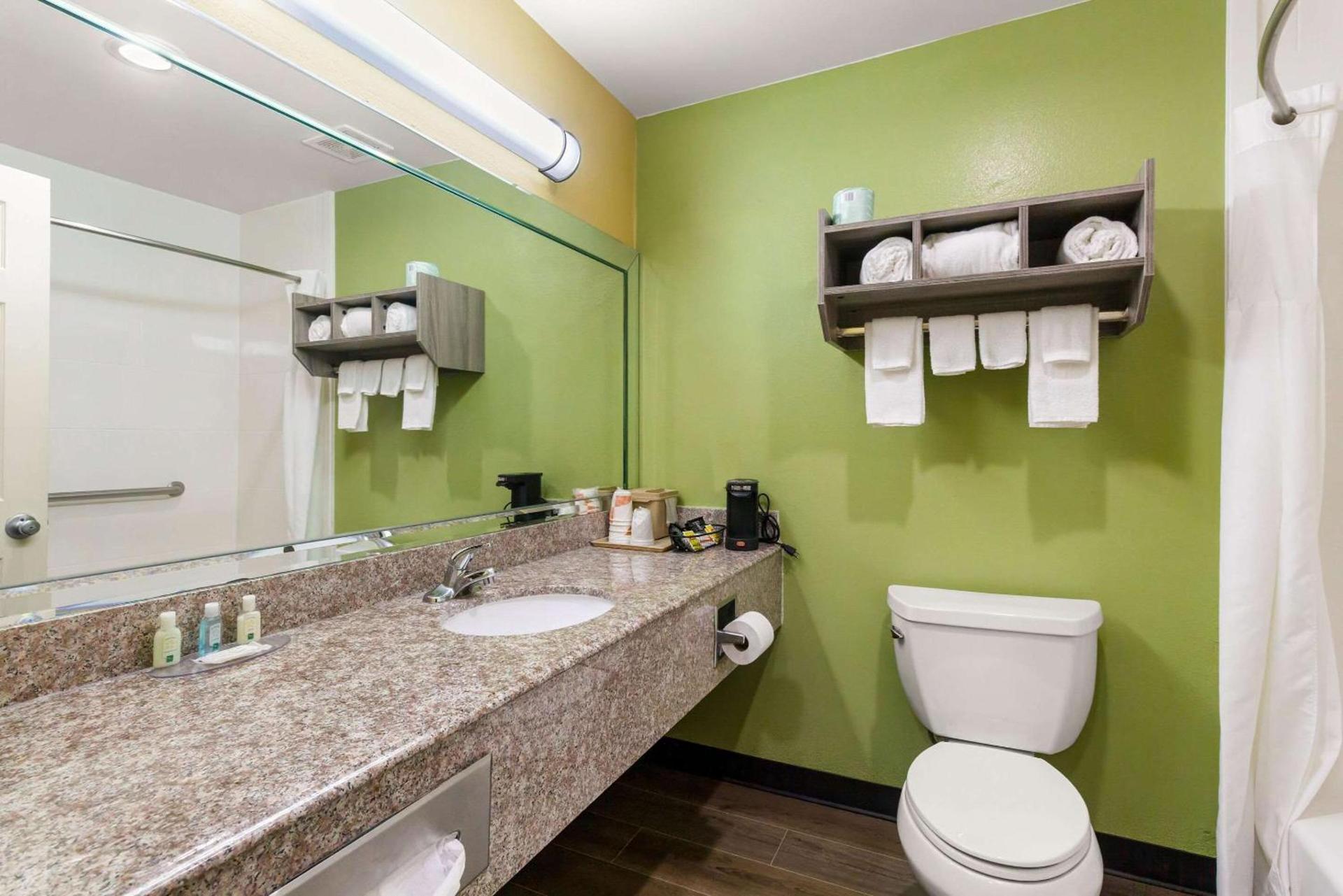 Quality Inn Bay City TX photo 25