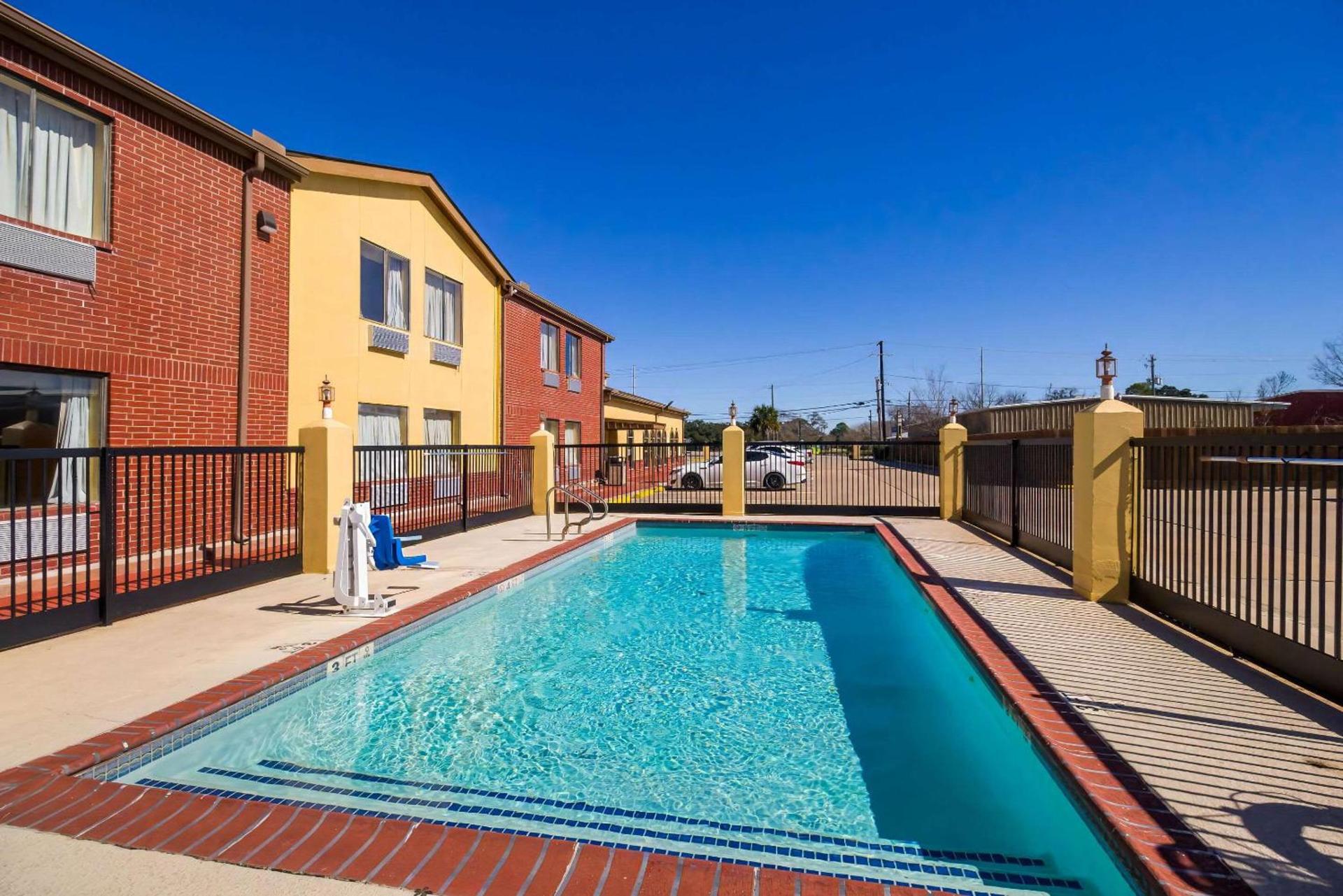 Quality Inn Bay City TX photo 32