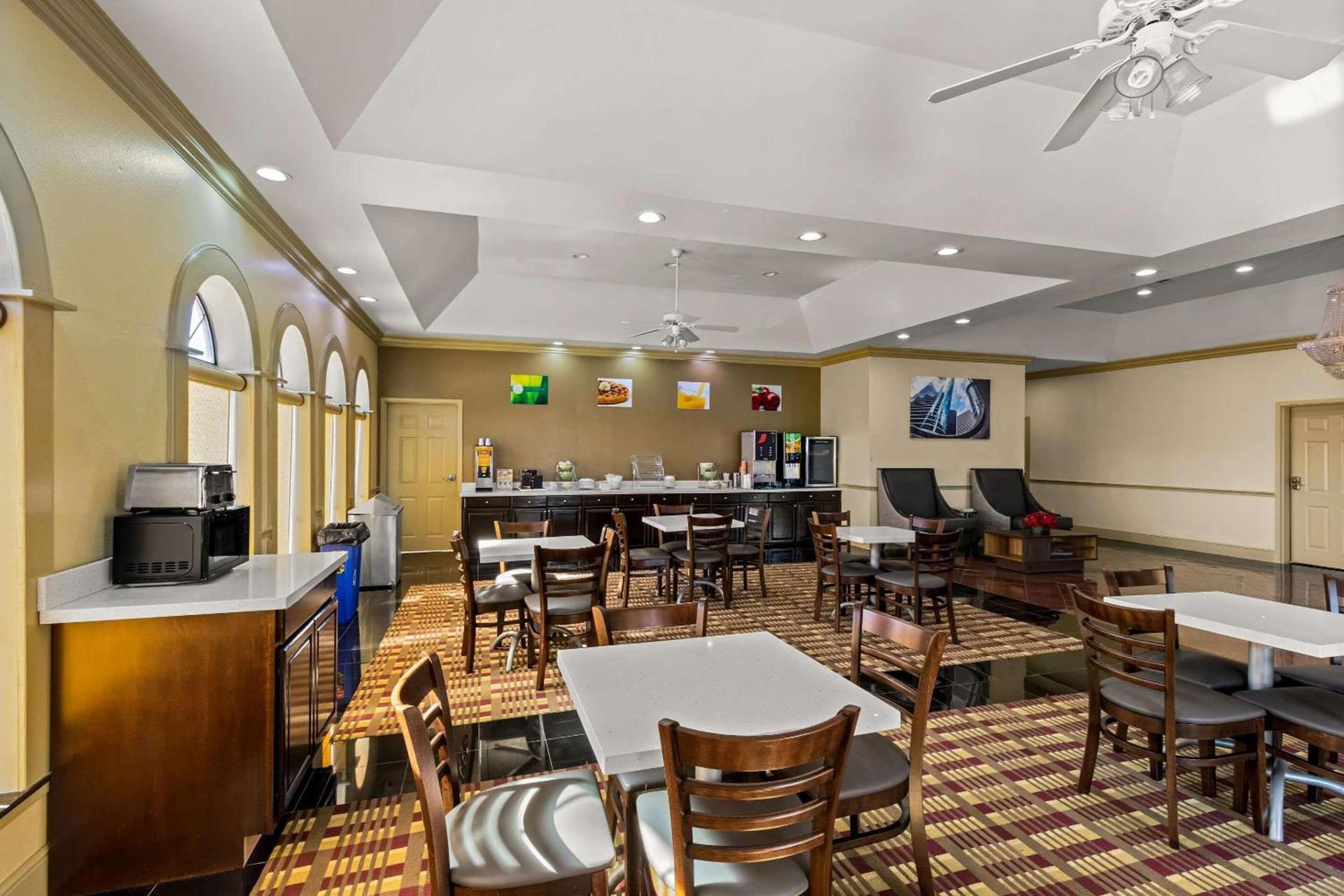 Quality Inn Bay City TX photo 35
