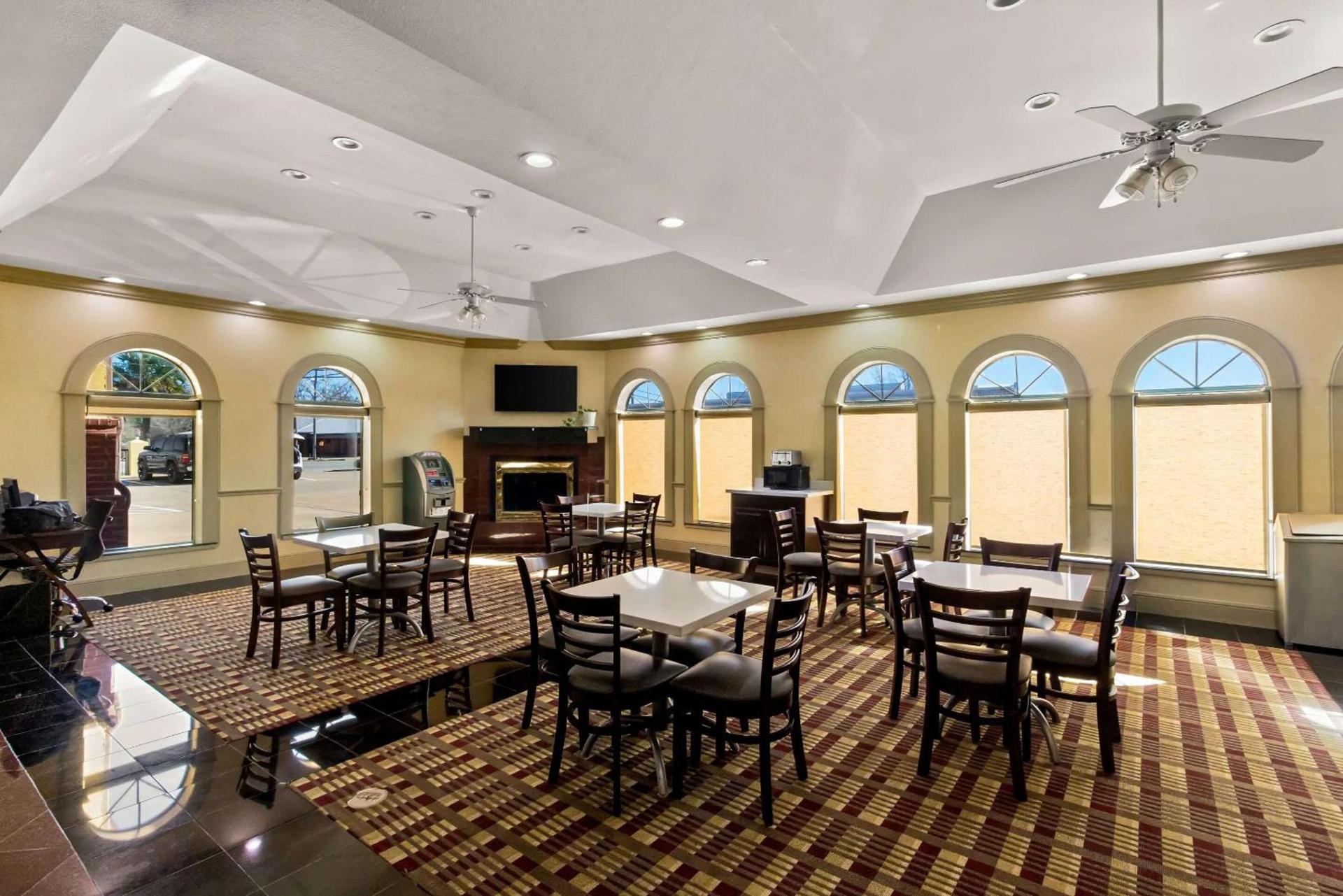Quality Inn Bay City TX photo 37