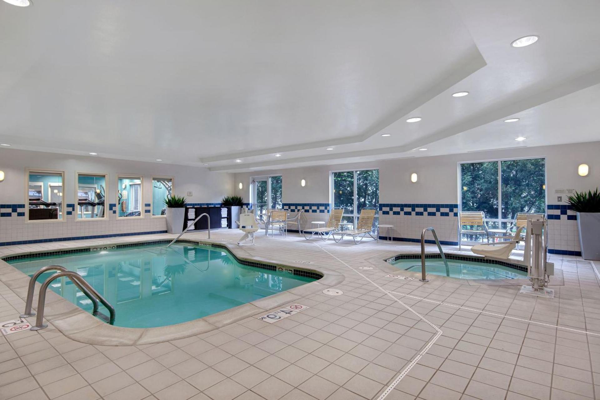 Fairfield Inn & Suites by Marriott Detroit Metro Airport Romulus photo 6