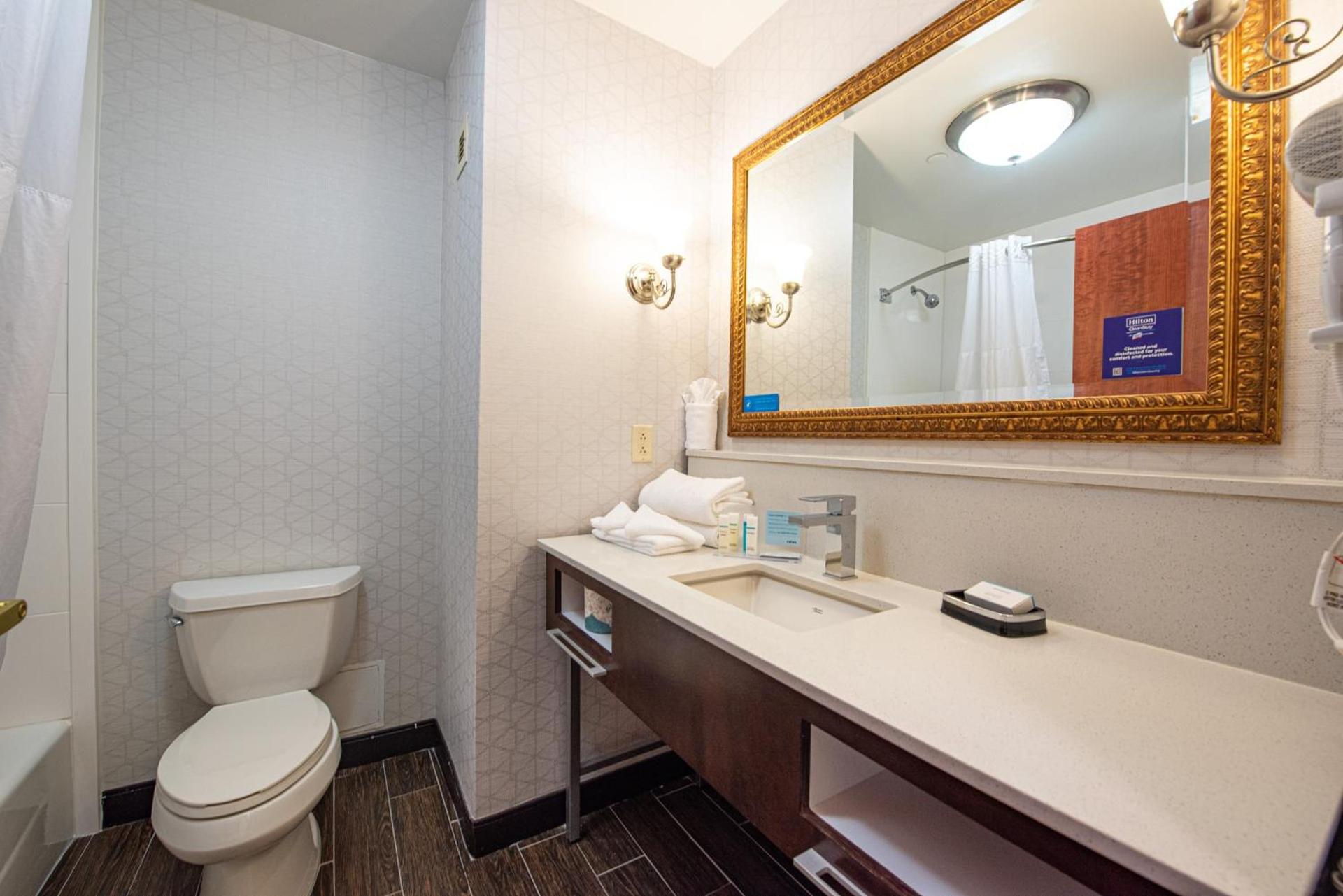 Hampton Inn & Suites By Hilton - Rockville Centre photo 51