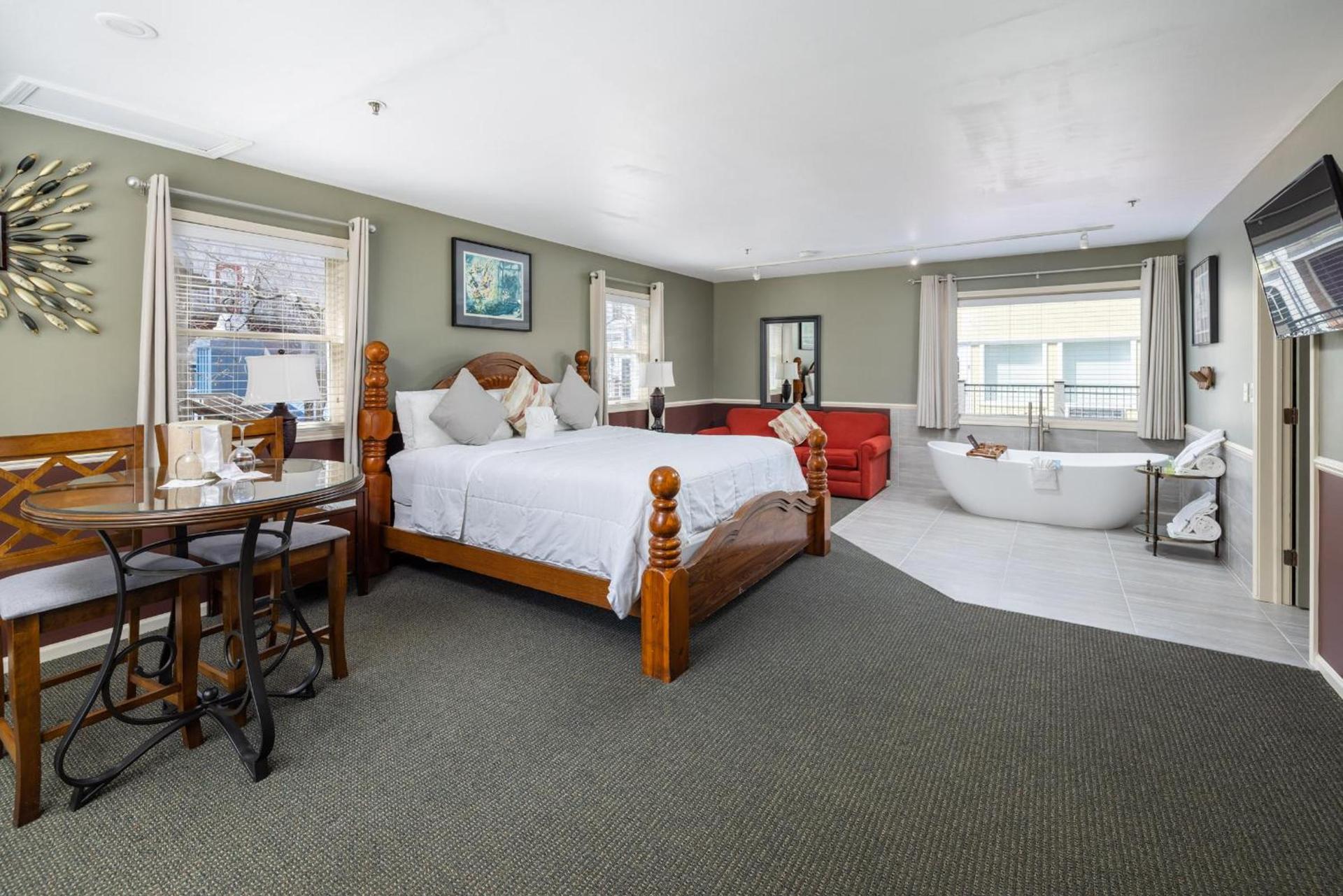 Old Harbor Inn photo 10