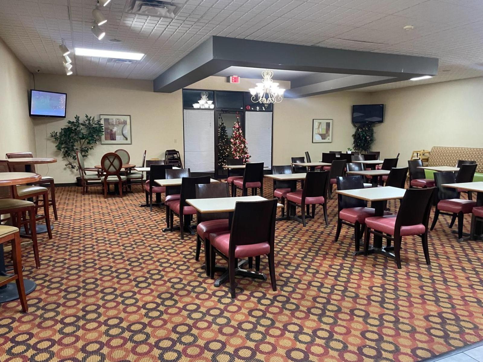 Wilkes-Barre Inn & Suites photo 41
