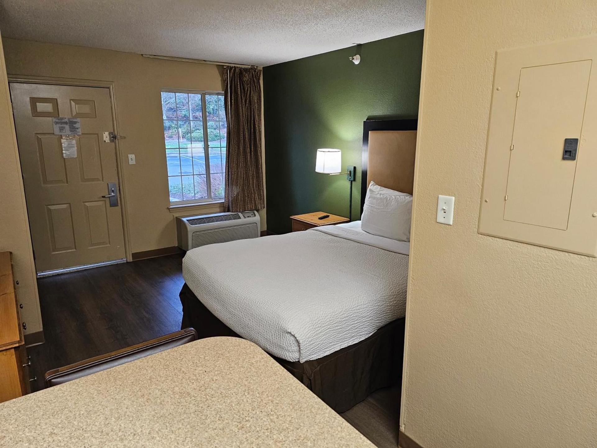 Suburban Studios Raleigh - Crabtree Valley photo 23