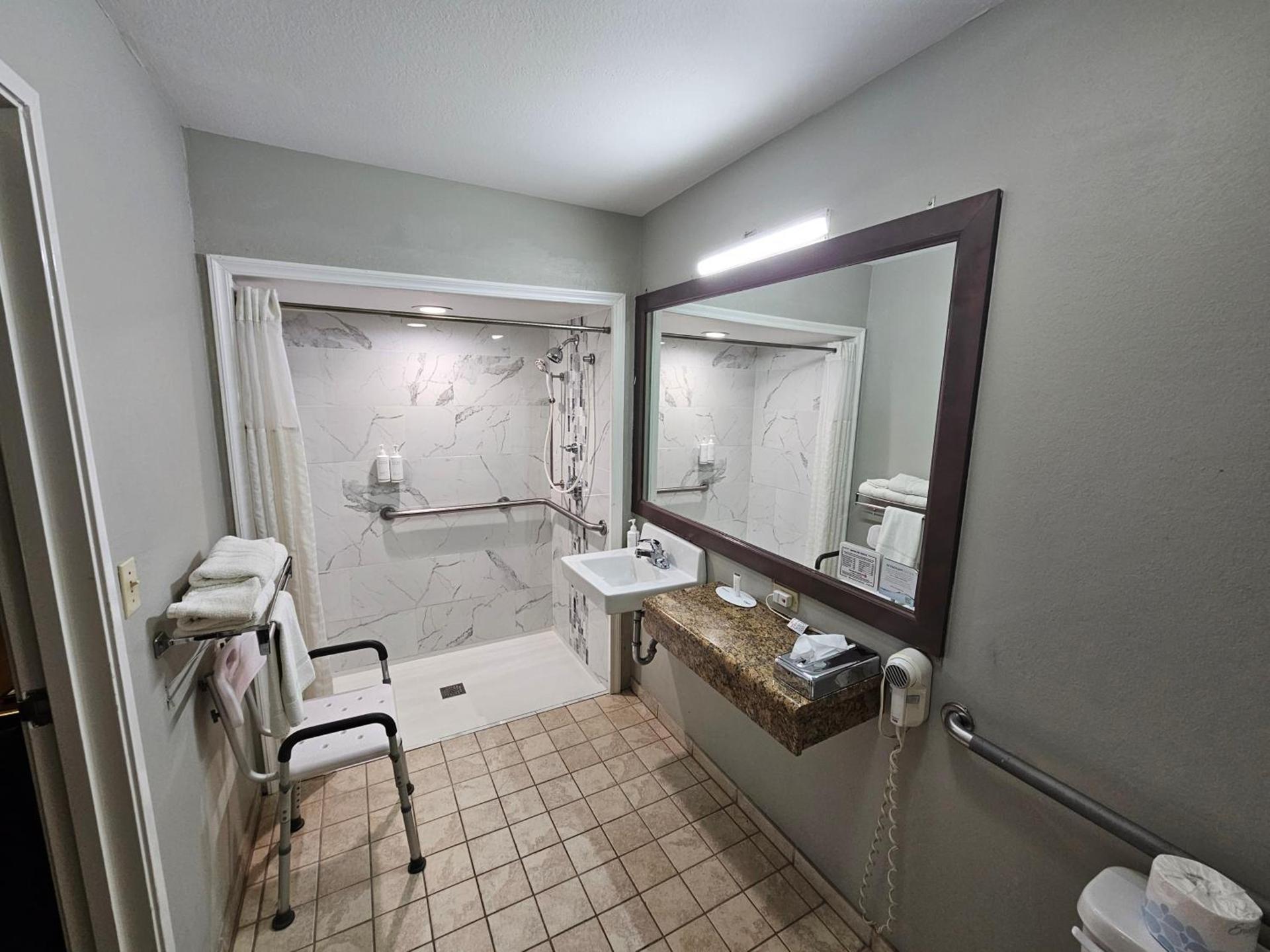 Super 8 by Wyndham McGehee photo 28
