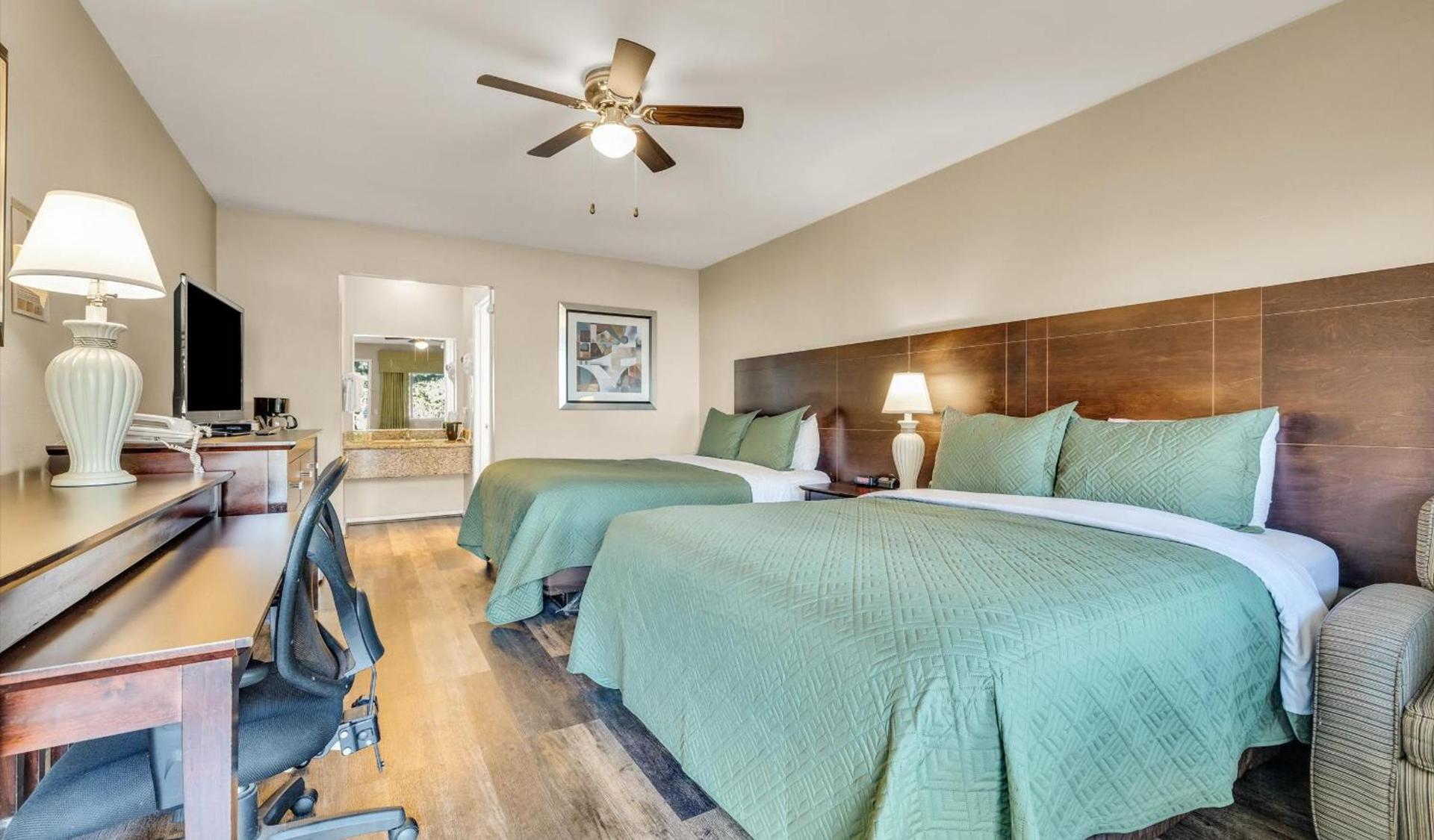 Scottish Fairway Inn photo 34