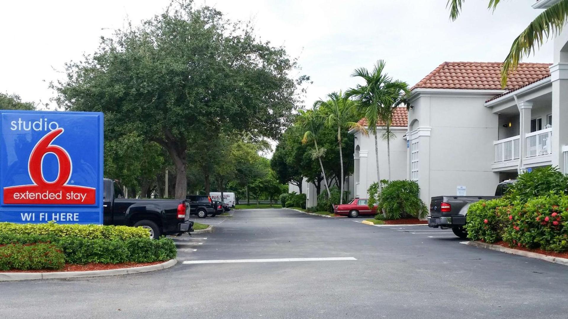 Studio 6 Extended Stay - West Palm Beach, FL photo 17