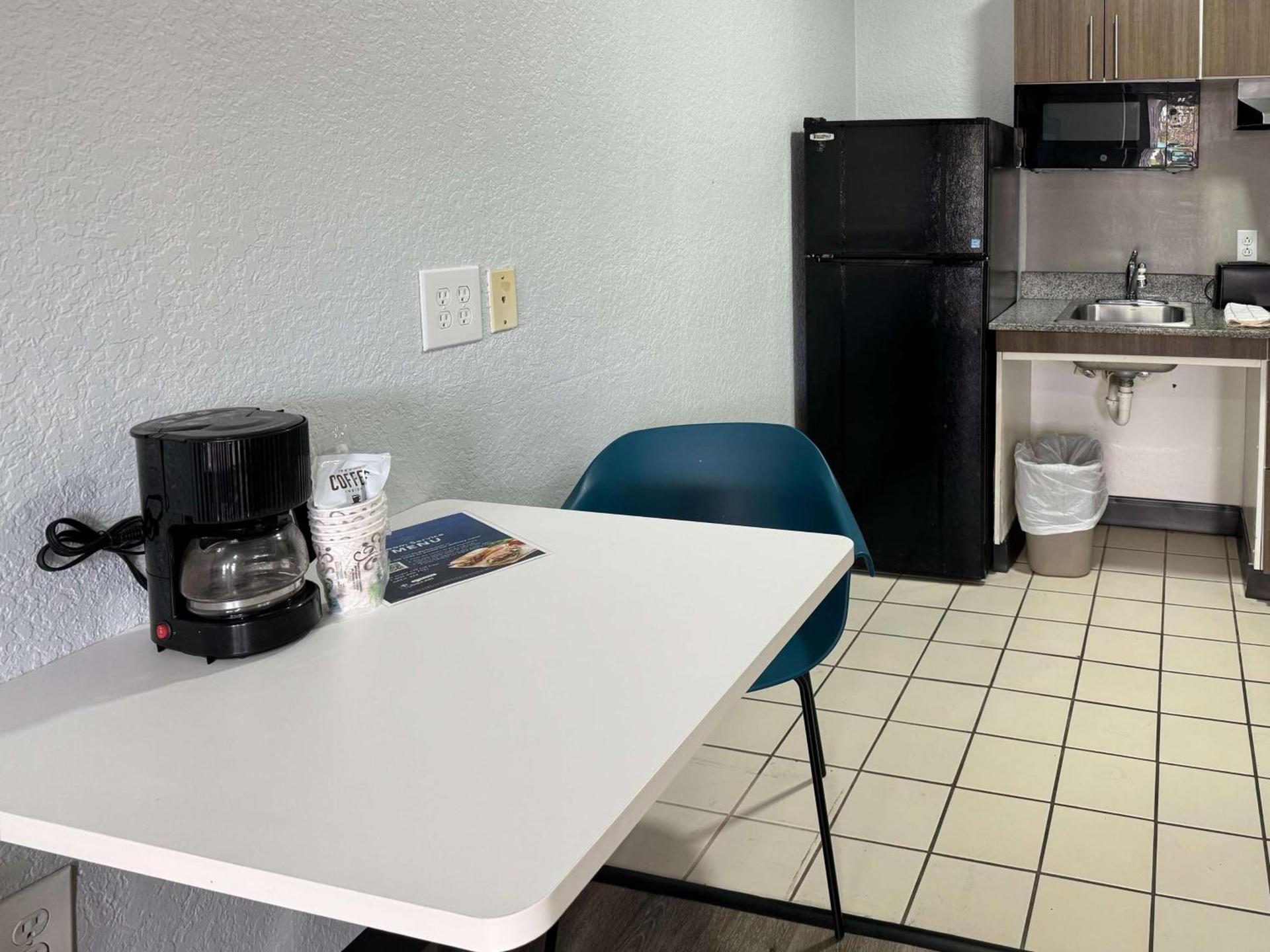 Studio 6 Extended Stay - West Palm Beach, FL photo 14
