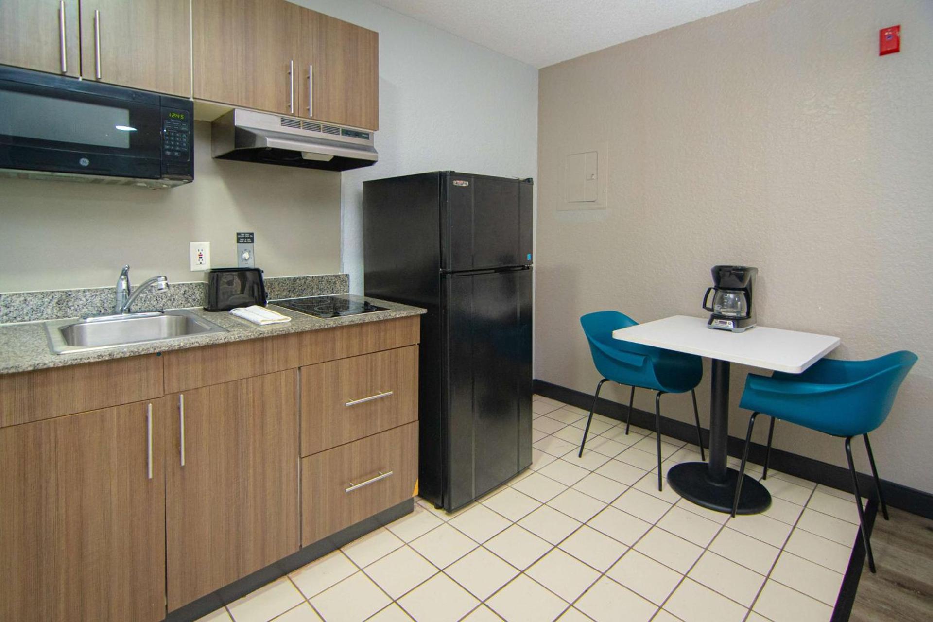Studio 6 Extended Stay - West Palm Beach, FL photo 26