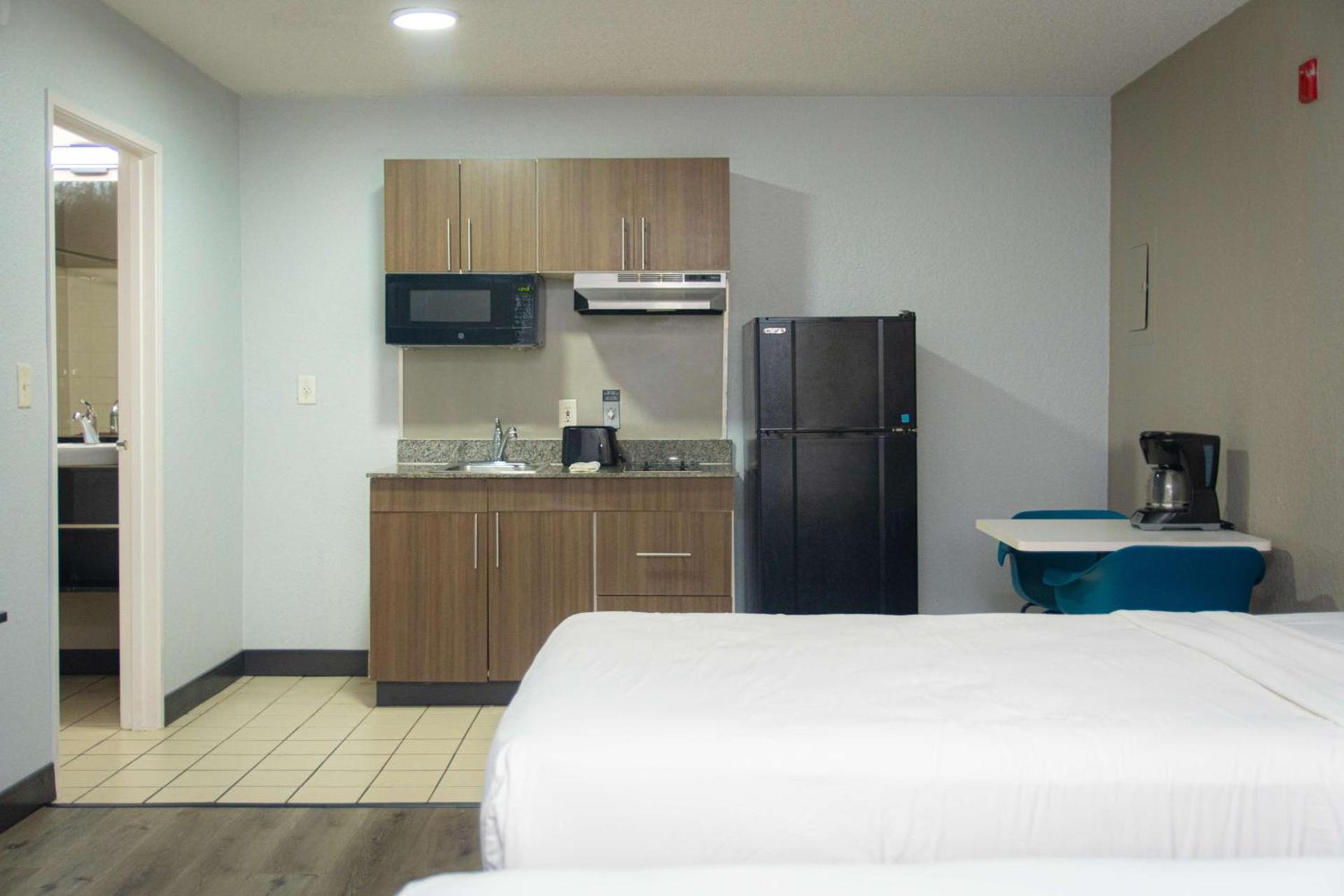 Studio 6 Extended Stay - West Palm Beach, FL photo 16