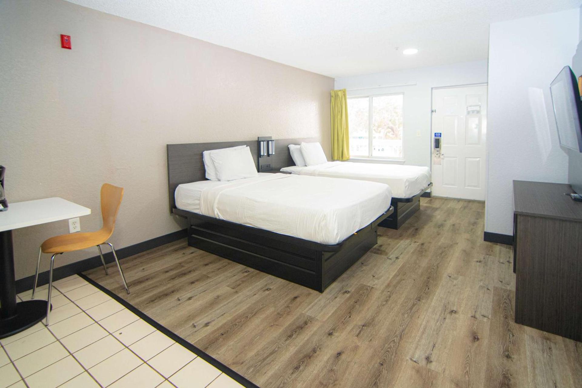 Studio 6 Extended Stay - West Palm Beach, FL photo 13