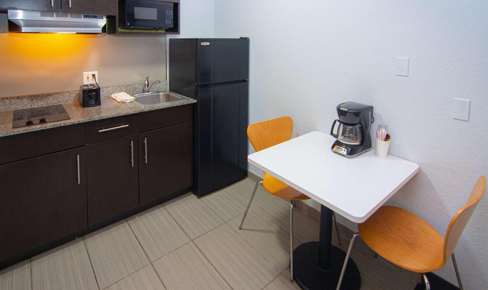 Studio 6 Extended Stay - Coral Springs, FL- Fort Lauderdale photo 5