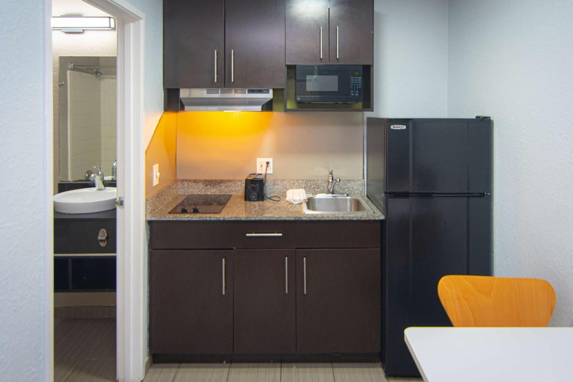 Studio 6 Extended Stay - Coral Springs, FL- Fort Lauderdale photo 6
