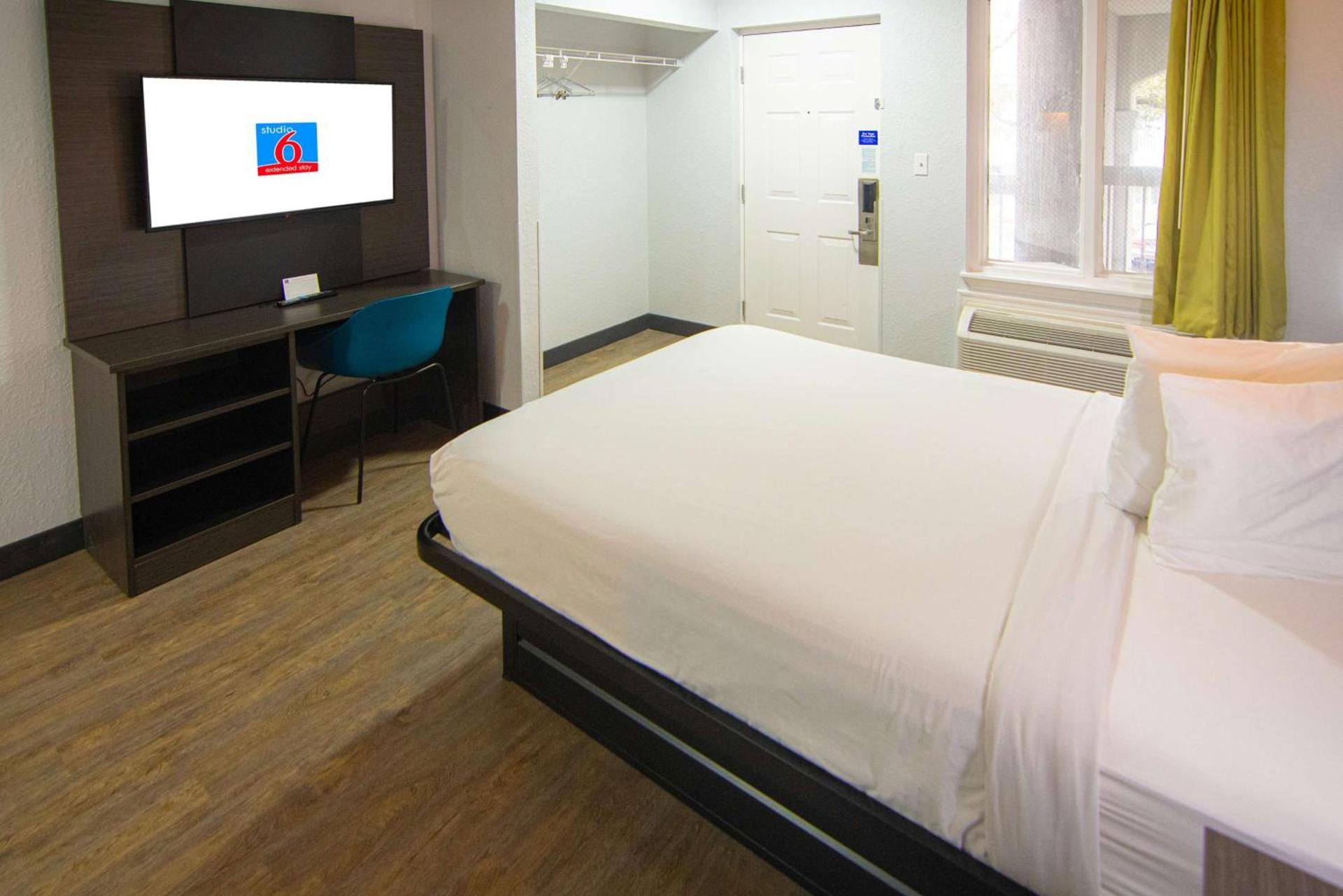 Studio 6 Extended Stay - Coral Springs, FL- Fort Lauderdale photo 8