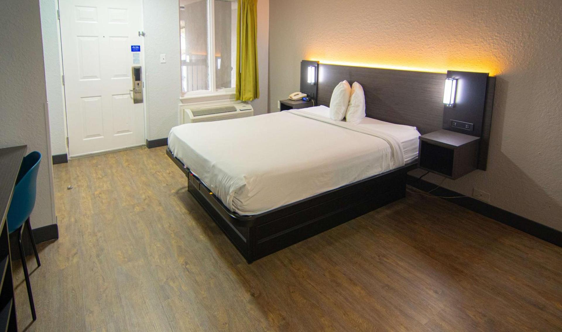 Studio 6 Extended Stay - Coral Springs, FL- Fort Lauderdale photo 9