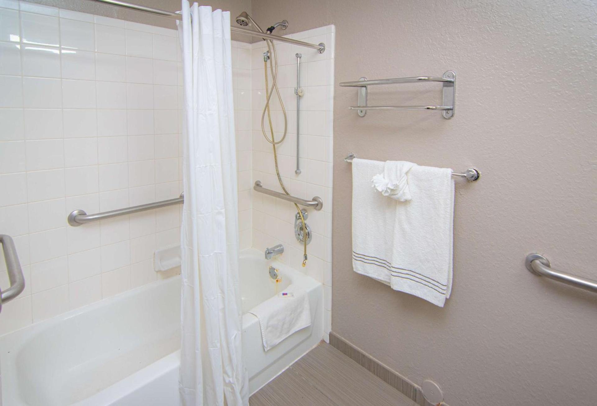 Studio 6 Extended Stay - Coral Springs, FL- Fort Lauderdale photo 16