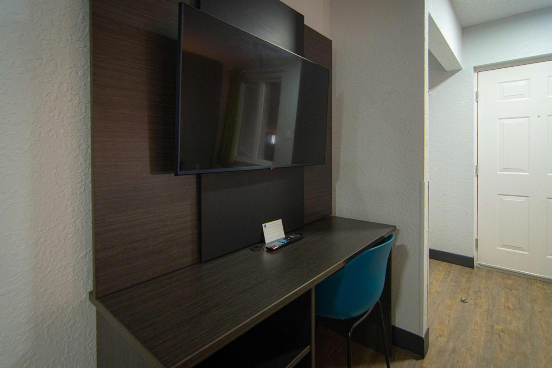 Studio 6 Extended Stay - Coral Springs, FL- Fort Lauderdale photo 17