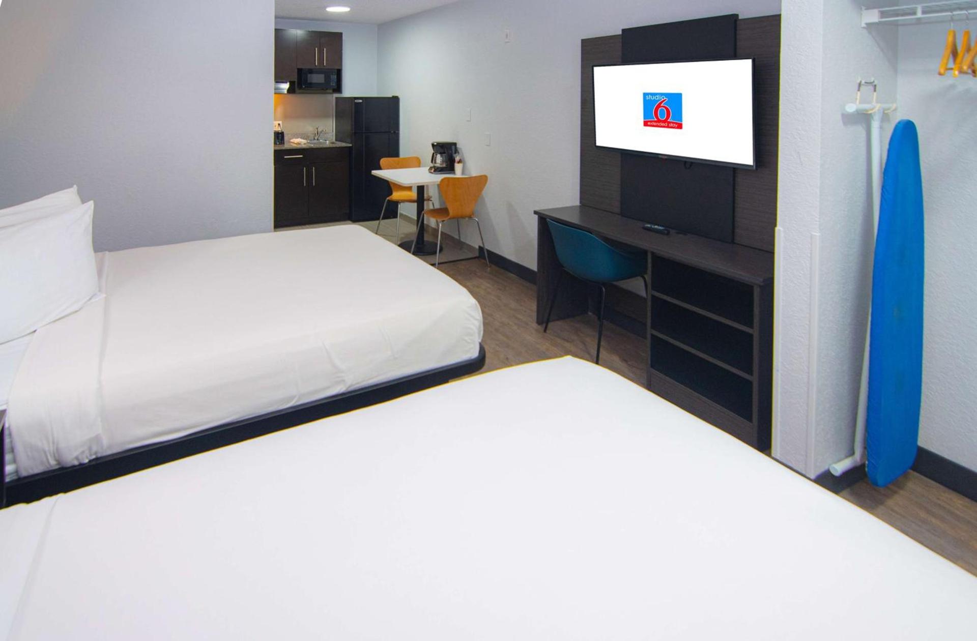Studio 6 Extended Stay - Coral Springs, FL- Fort Lauderdale photo 18