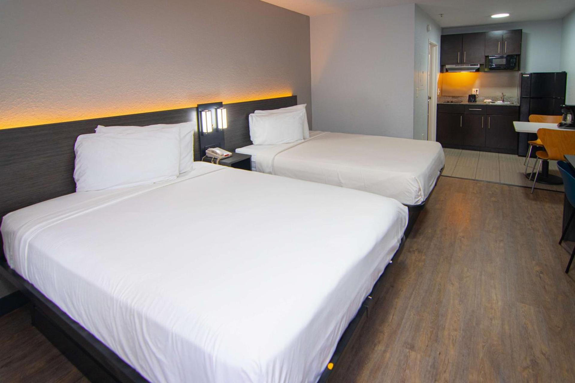 Studio 6 Extended Stay - Coral Springs, FL- Fort Lauderdale photo 21
