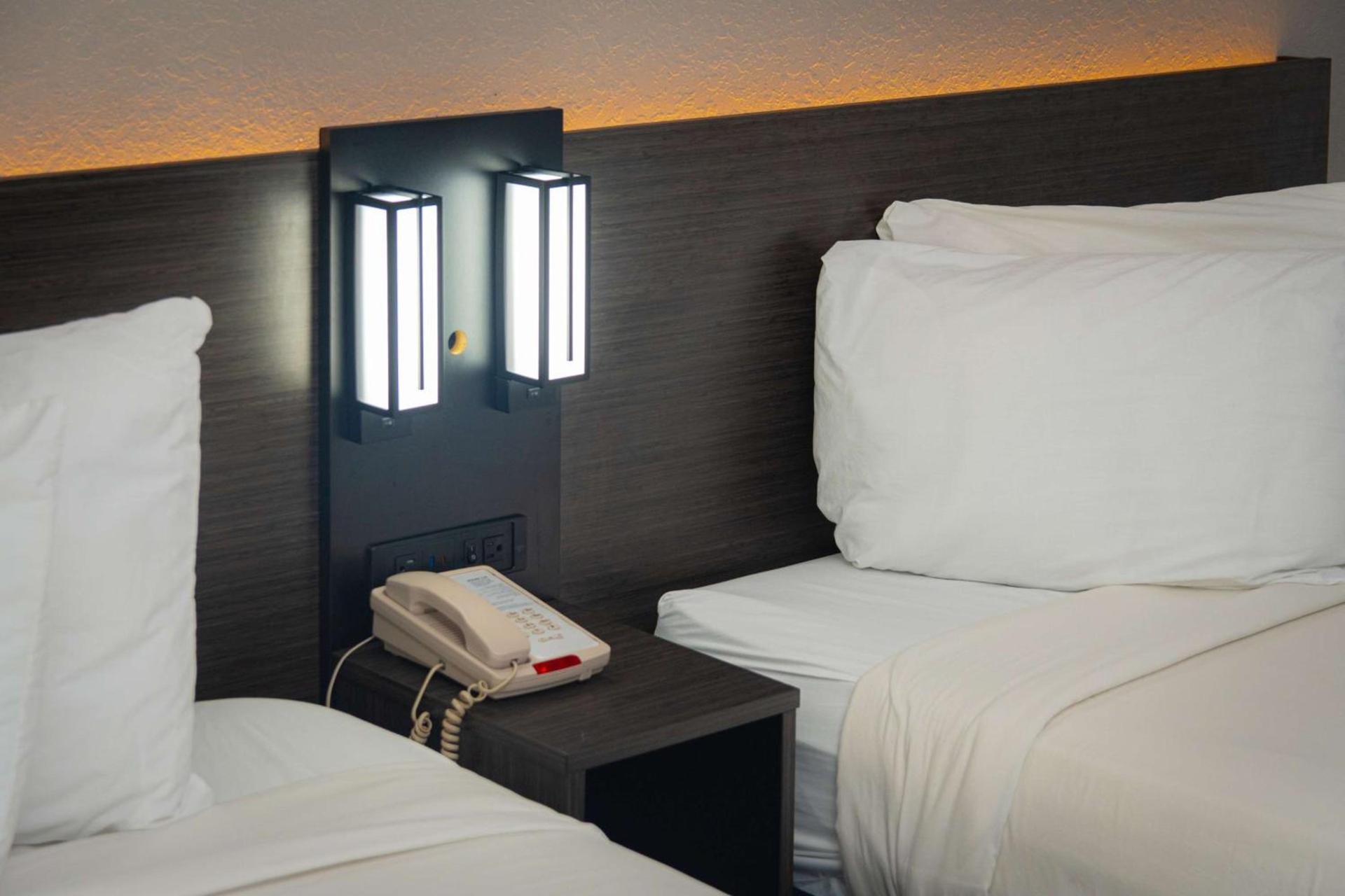 Studio 6 Extended Stay - Coral Springs, FL- Fort Lauderdale photo 22
