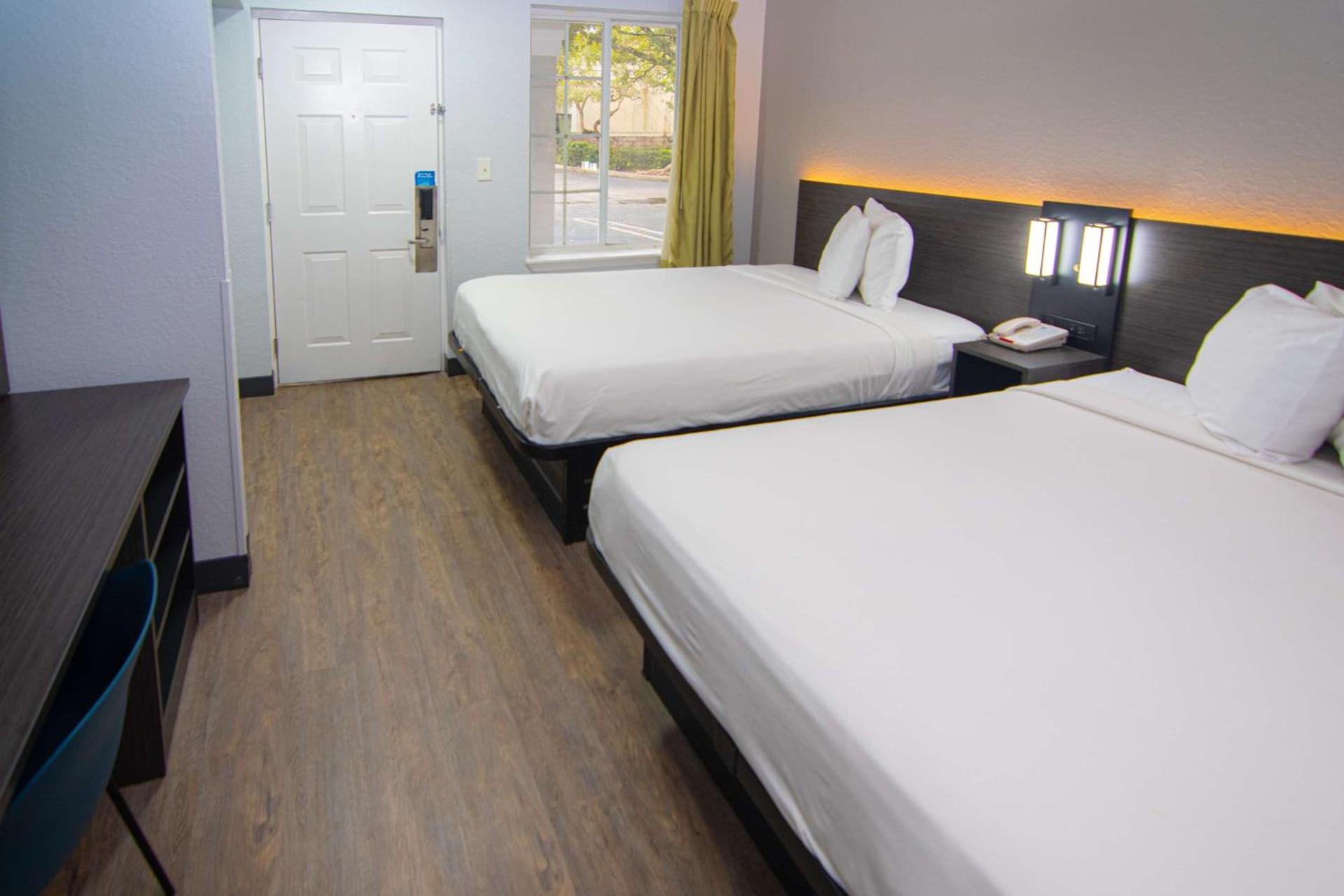 Studio 6 Extended Stay - Coral Springs, FL- Fort Lauderdale photo 24