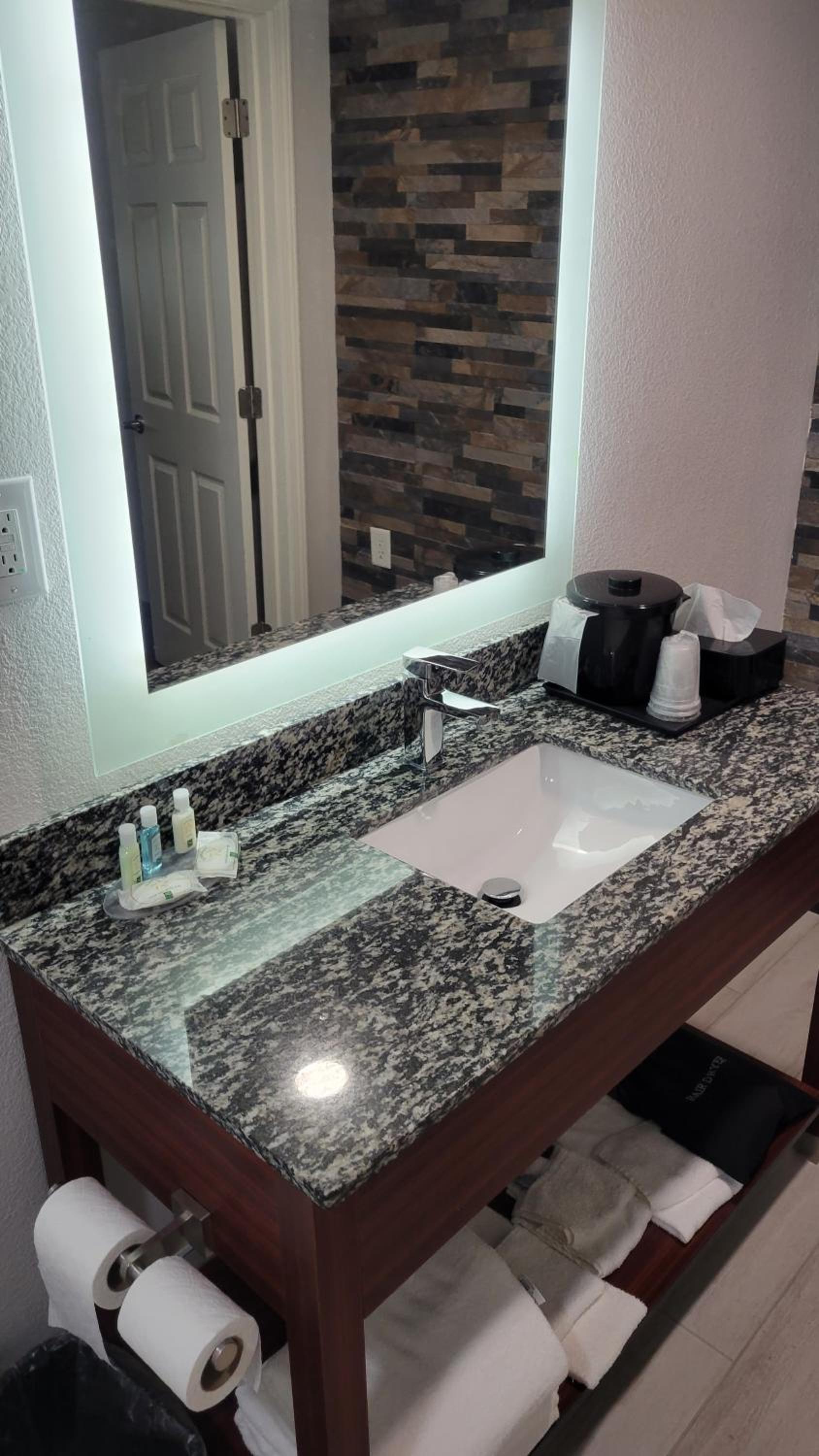 Quality Inn Forsyth near GA Public Safety Training Center photo 14