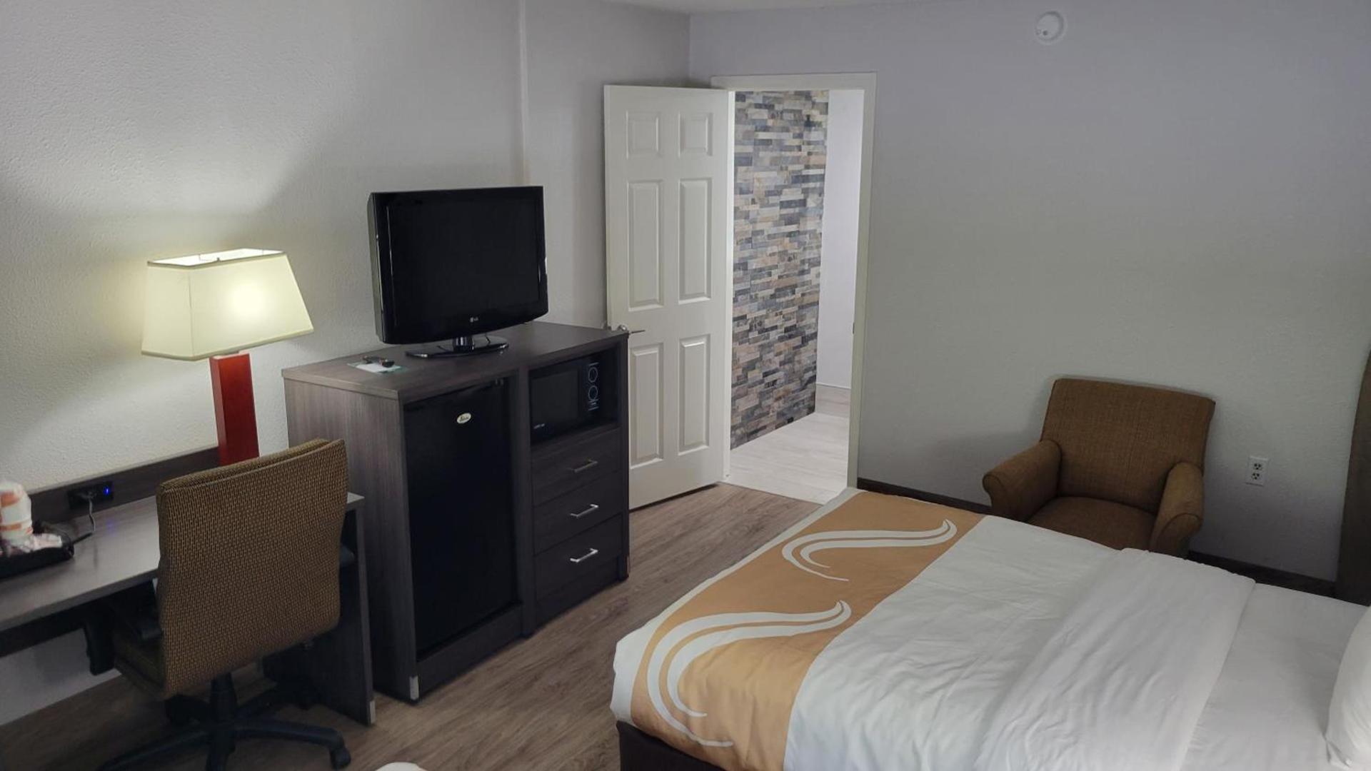 Quality Inn Forsyth near GA Public Safety Training Center photo 21