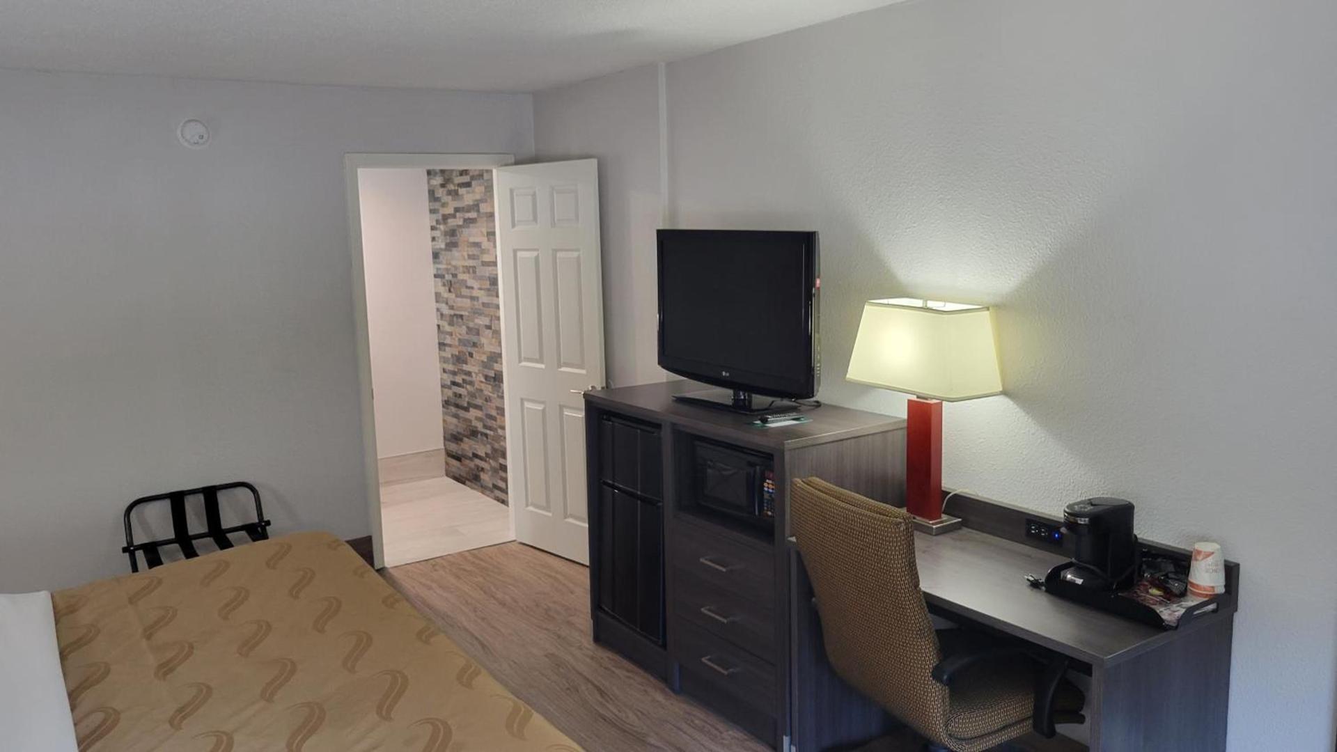 Quality Inn Forsyth near GA Public Safety Training Center photo 4