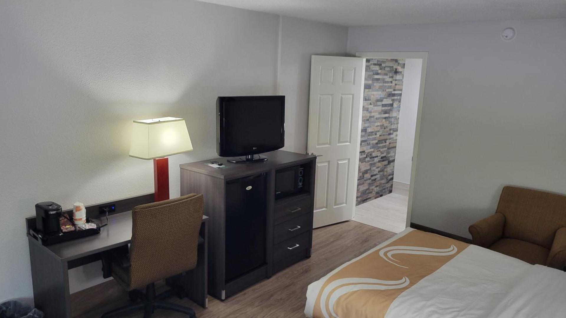 Quality Inn Forsyth near GA Public Safety Training Center photo 30