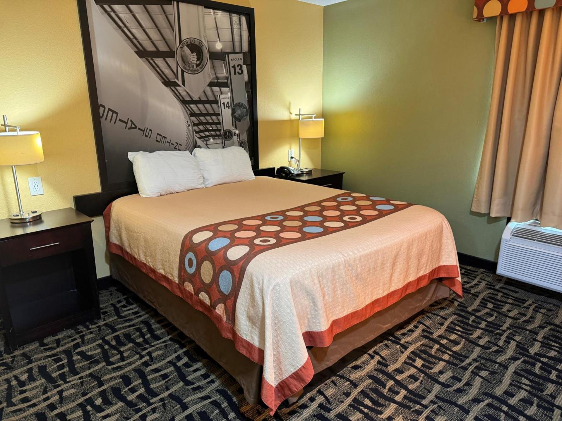 Super 8 by Wyndham Pasadena photo 57