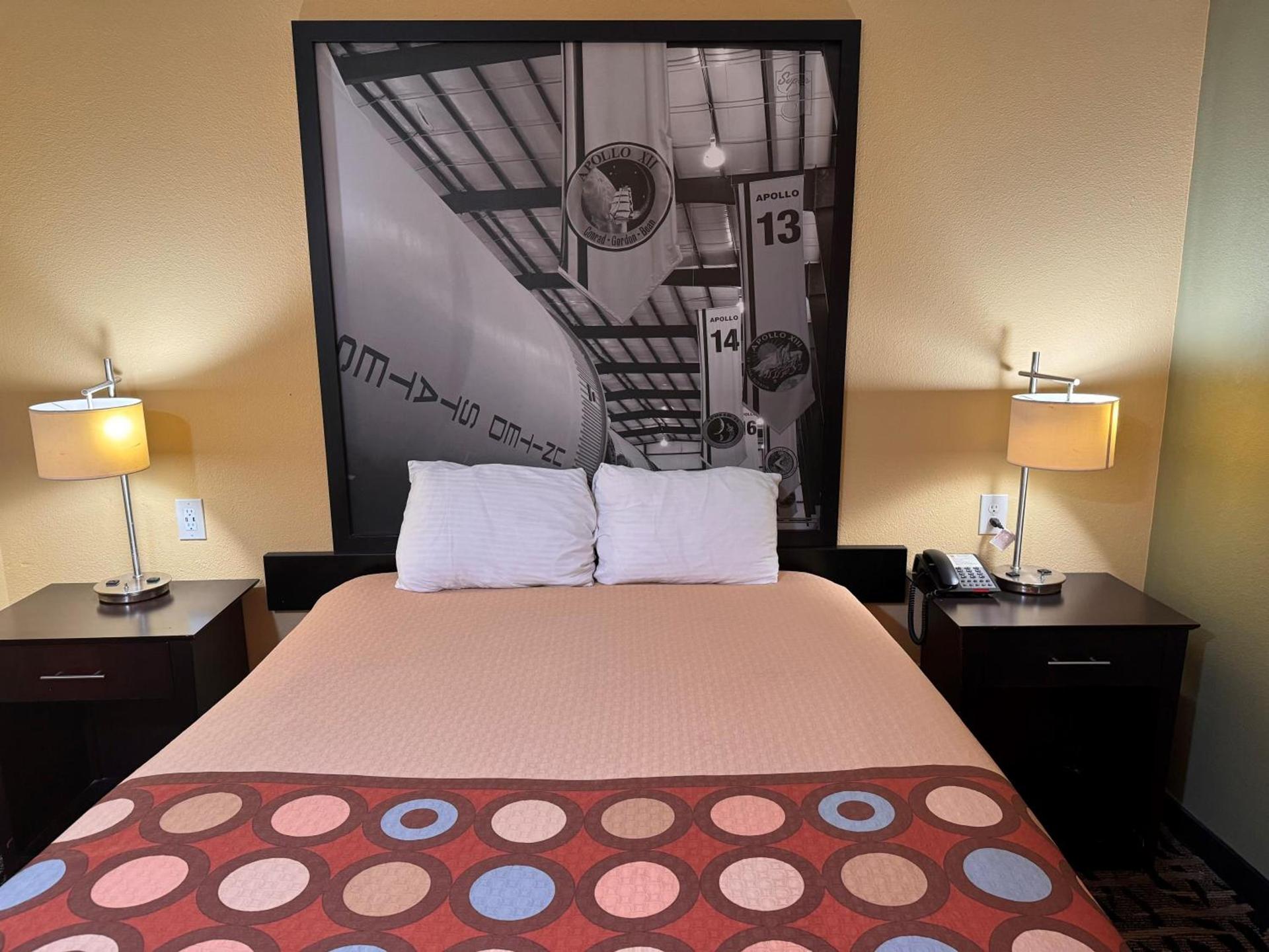 Super 8 by Wyndham Pasadena photo 58