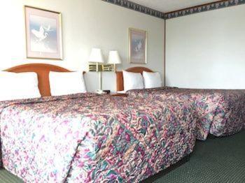 Sunset Inn Clarksville photo 58