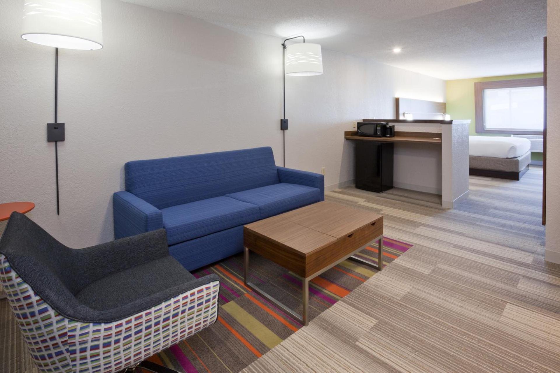 Holiday Inn Express & Suites Minneapolis - West End by IHG photo 6