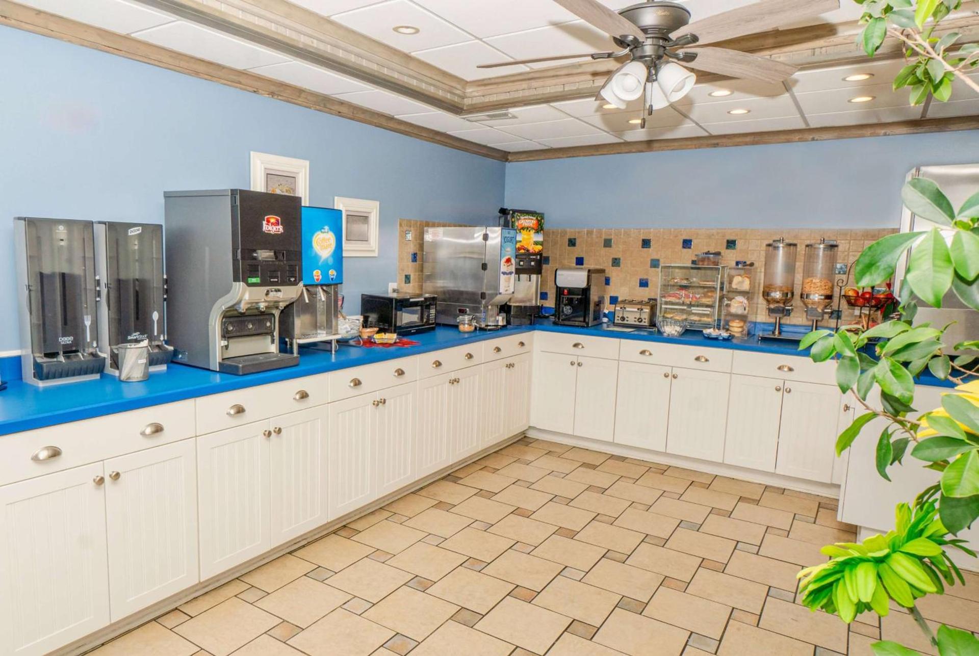 Travelodge by Wyndham Outer Banks/Kill Devil Hills photo 26
