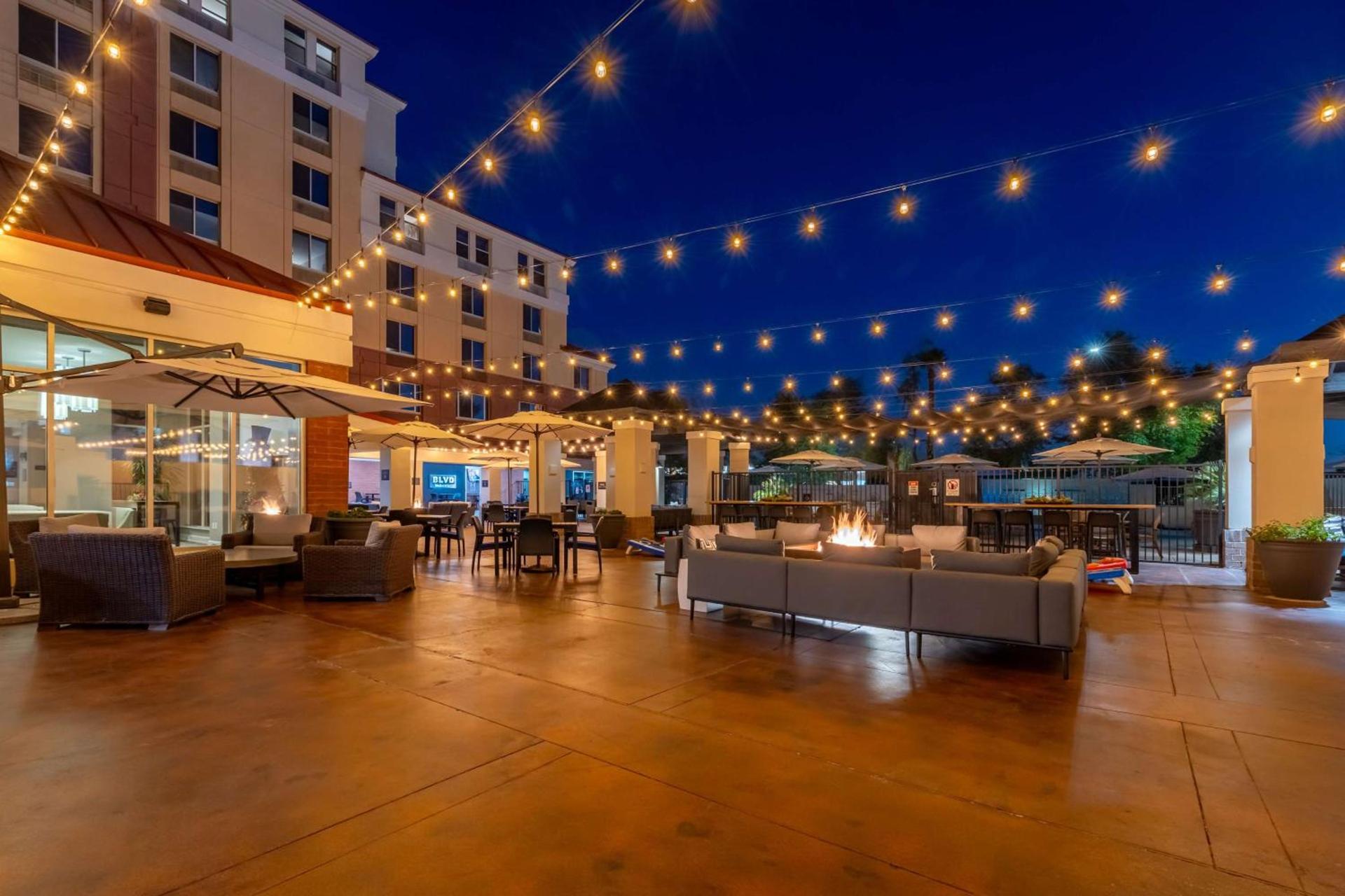 Hilton Garden Inn Scottsdale Old Town photo 9