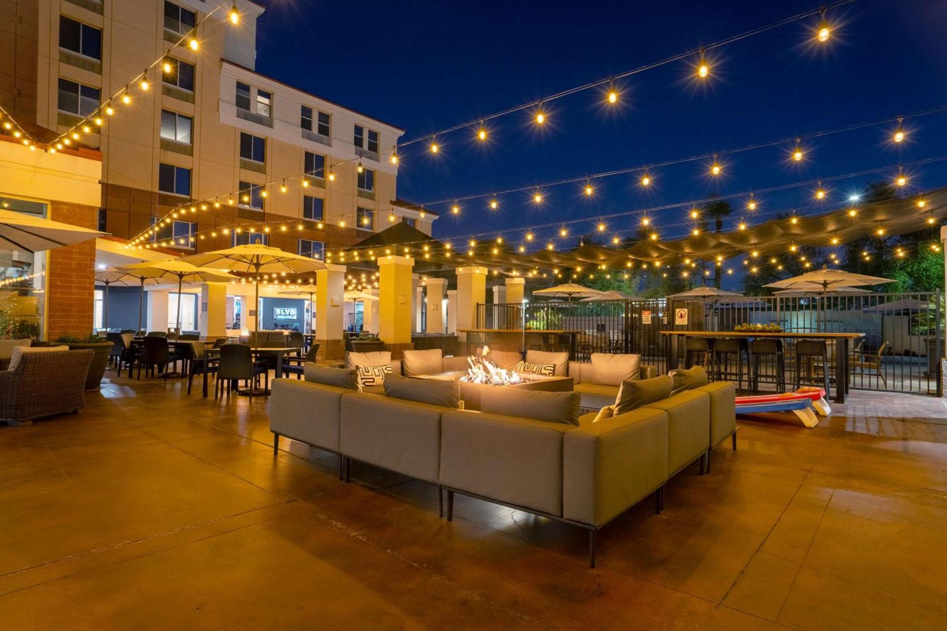 Hilton Garden Inn Scottsdale Old Town photo 10