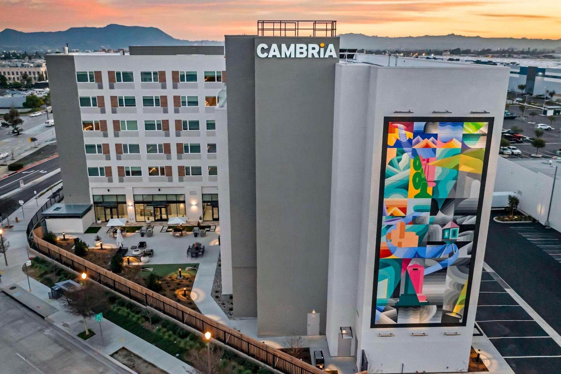 Cambria Hotel Burbank Airport photo 7
