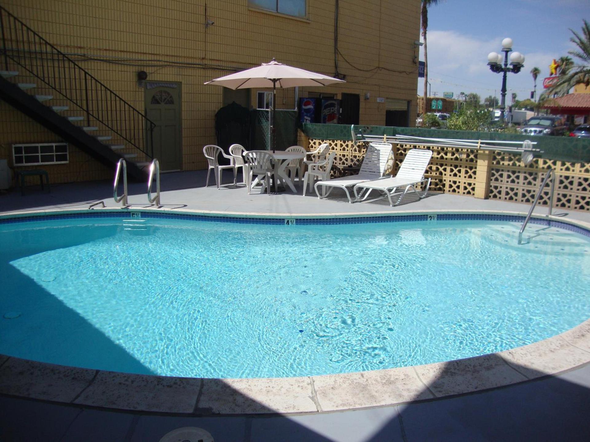 Townhouse Inn and Suites photo 3