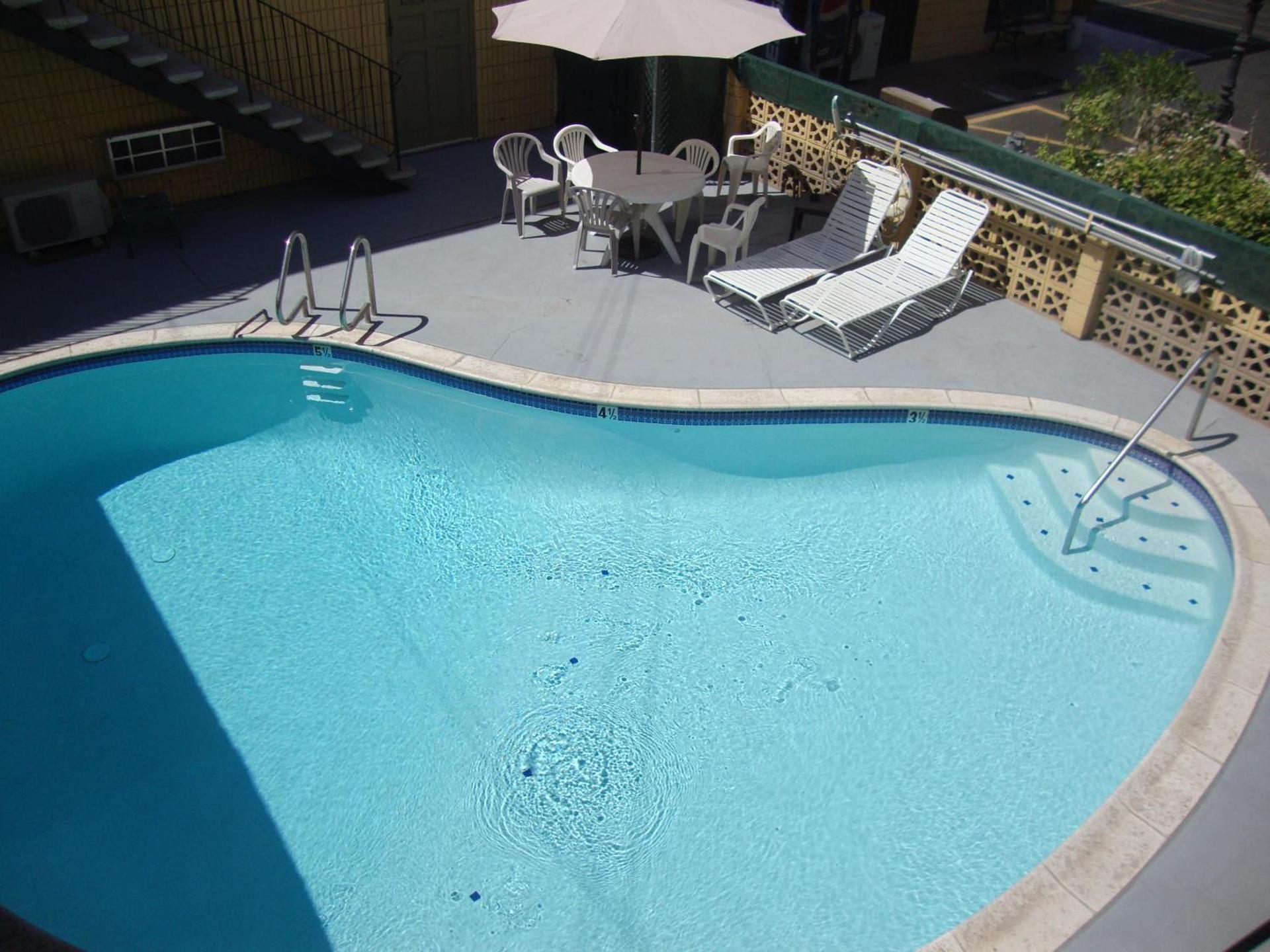 Townhouse Inn and Suites photo 31