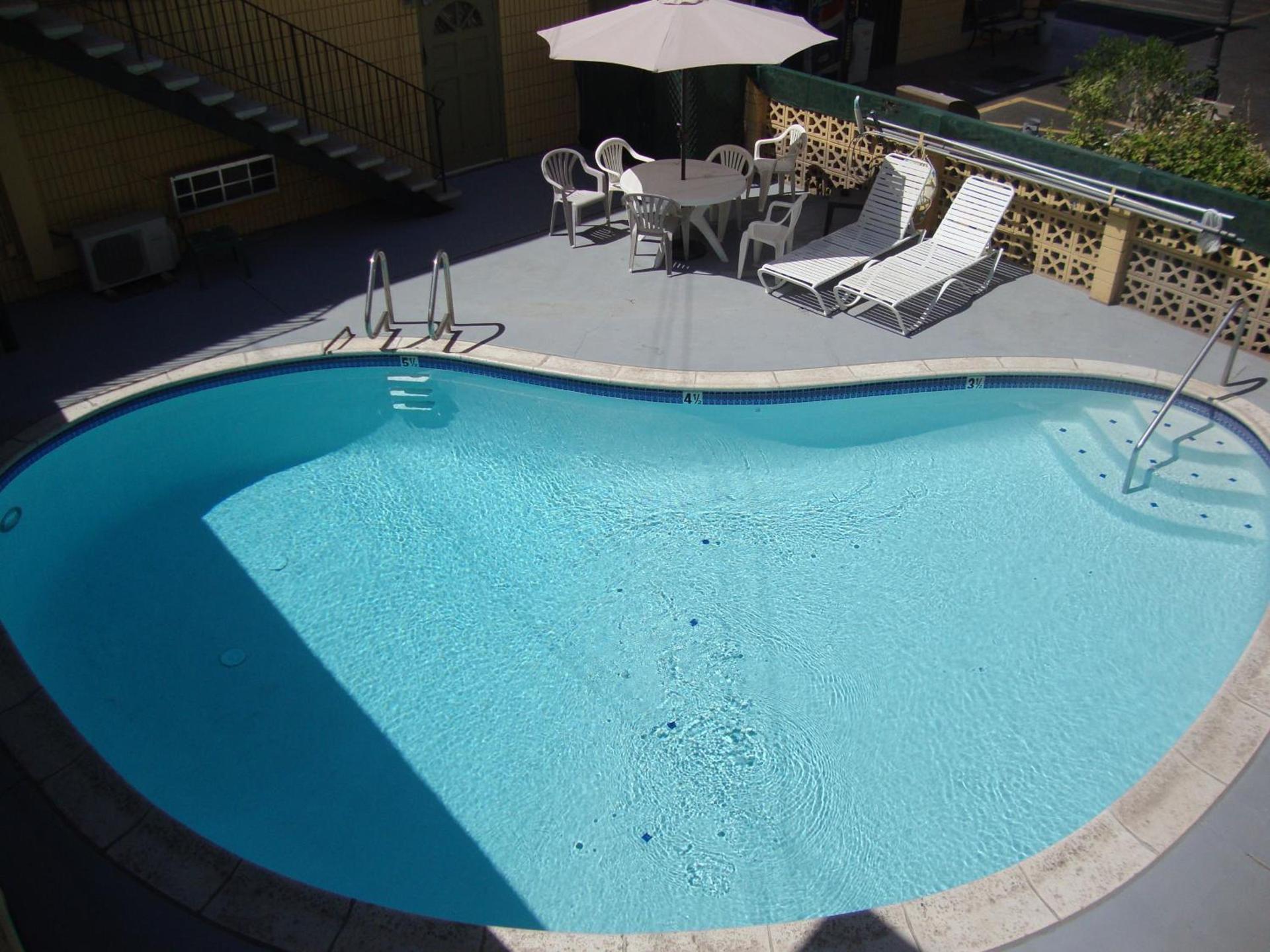 Townhouse Inn and Suites photo 32