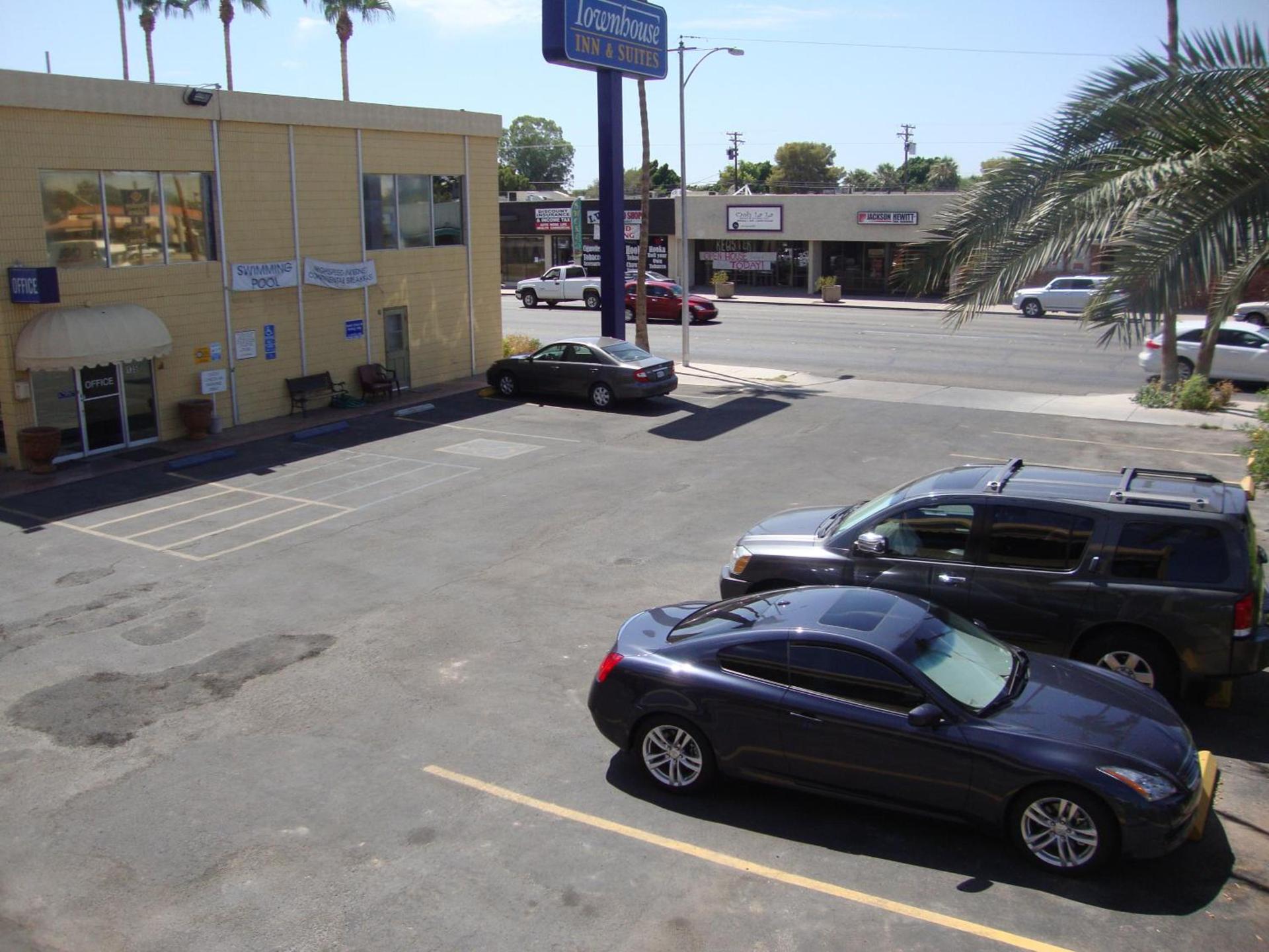 Townhouse Inn and Suites photo 36